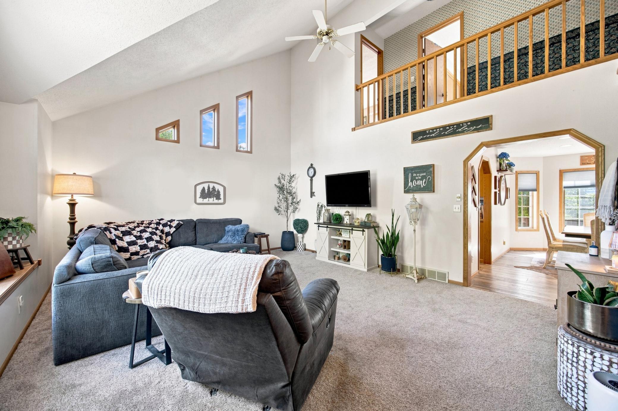 1990 single family home for sale at 1975 29th Street Circle S in Moorhead, MN — 4 bed, 4 bath (photo 5 of 55)