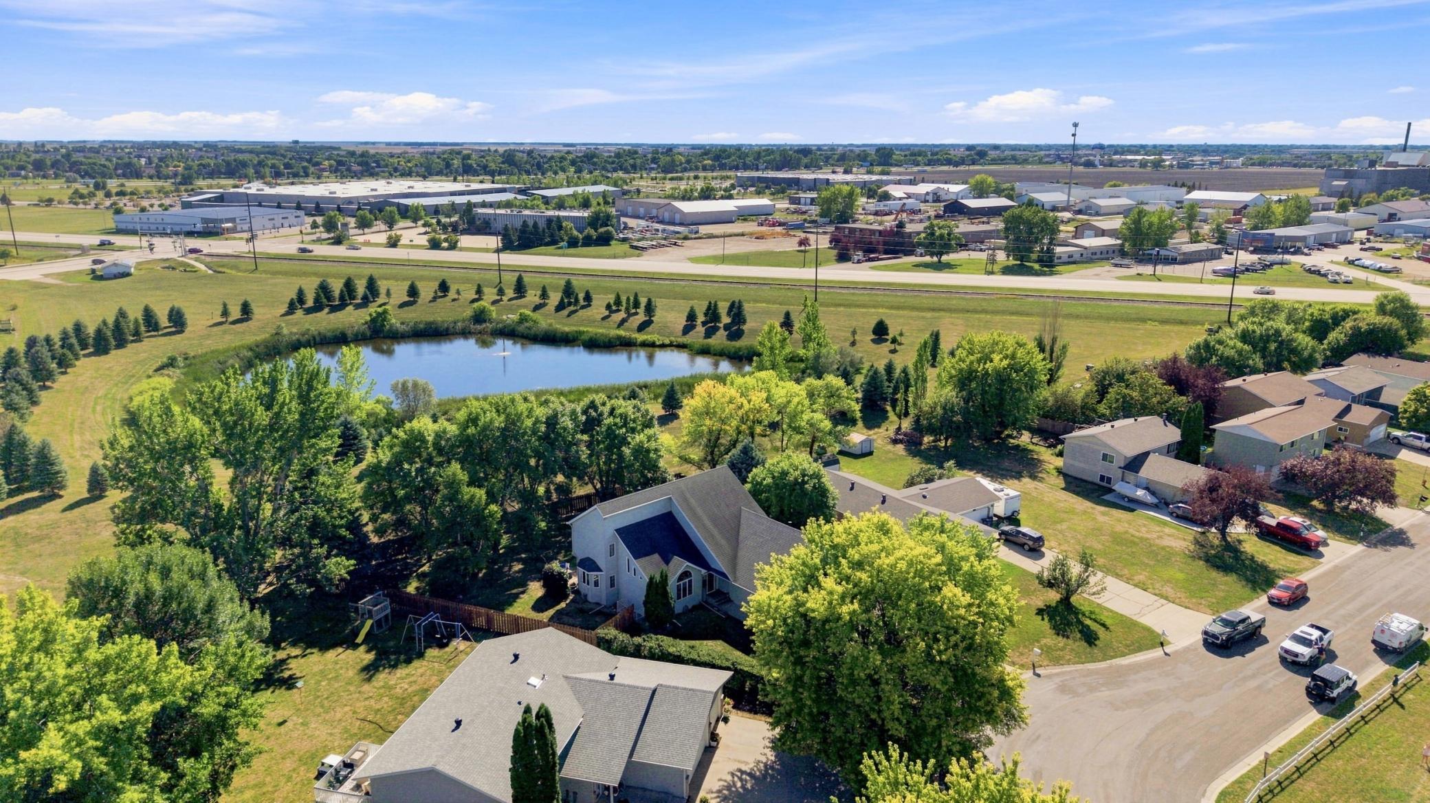 1990 single family home for sale at 1975 29th Street Circle S in Moorhead, MN — 4 bed, 4 bath (photo 48 of 55)