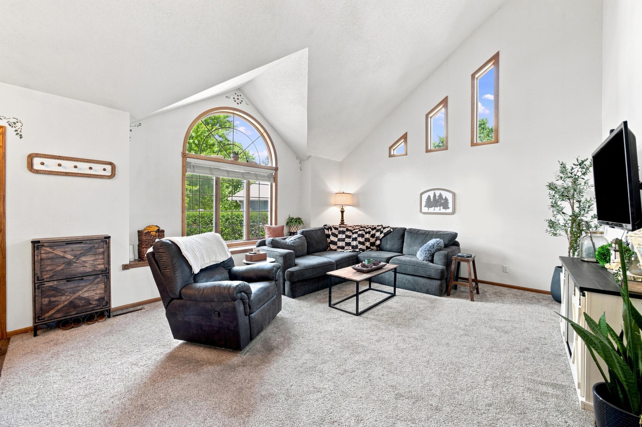1990 single family home for sale at 1975 29th Street Circle S in Moorhead, MN — 4 bed, 4 bath (photo 6 of 55)