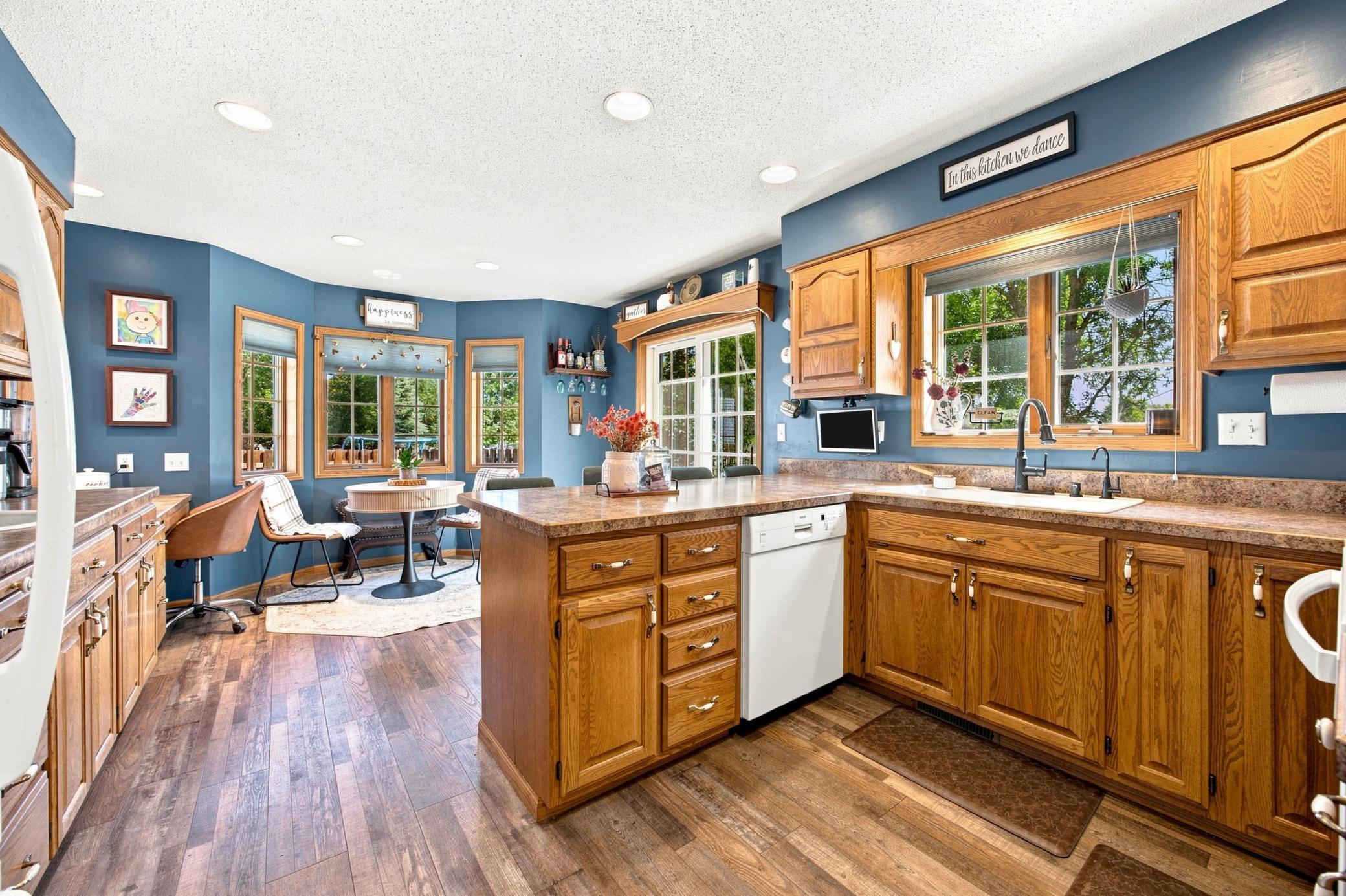 1990 single family home for sale at 1975 29th Street Circle S in Moorhead, MN — 4 bed, 4 bath (photo 8 of 55)