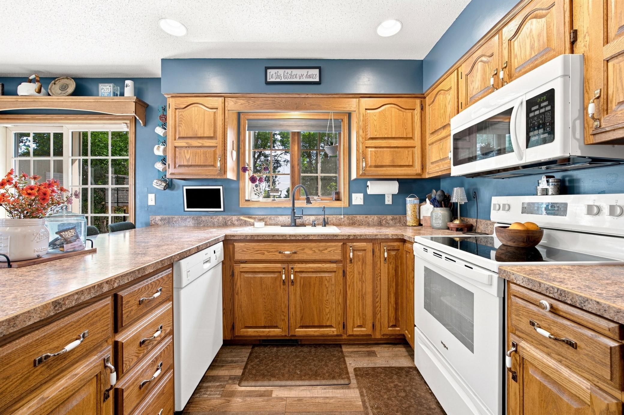 1990 single family home for sale at 1975 29th Street Circle S in Moorhead, MN — 4 bed, 4 bath (photo 9 of 55)