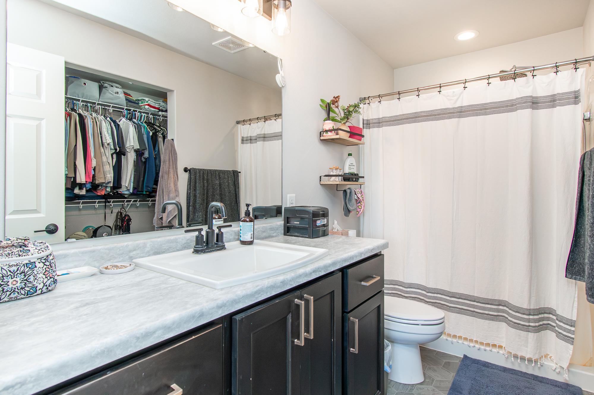 2021 single family home for sale at 7880 Lost River Road in Horace, ND — 4 bed, 3 bath (photo 17 of 46)