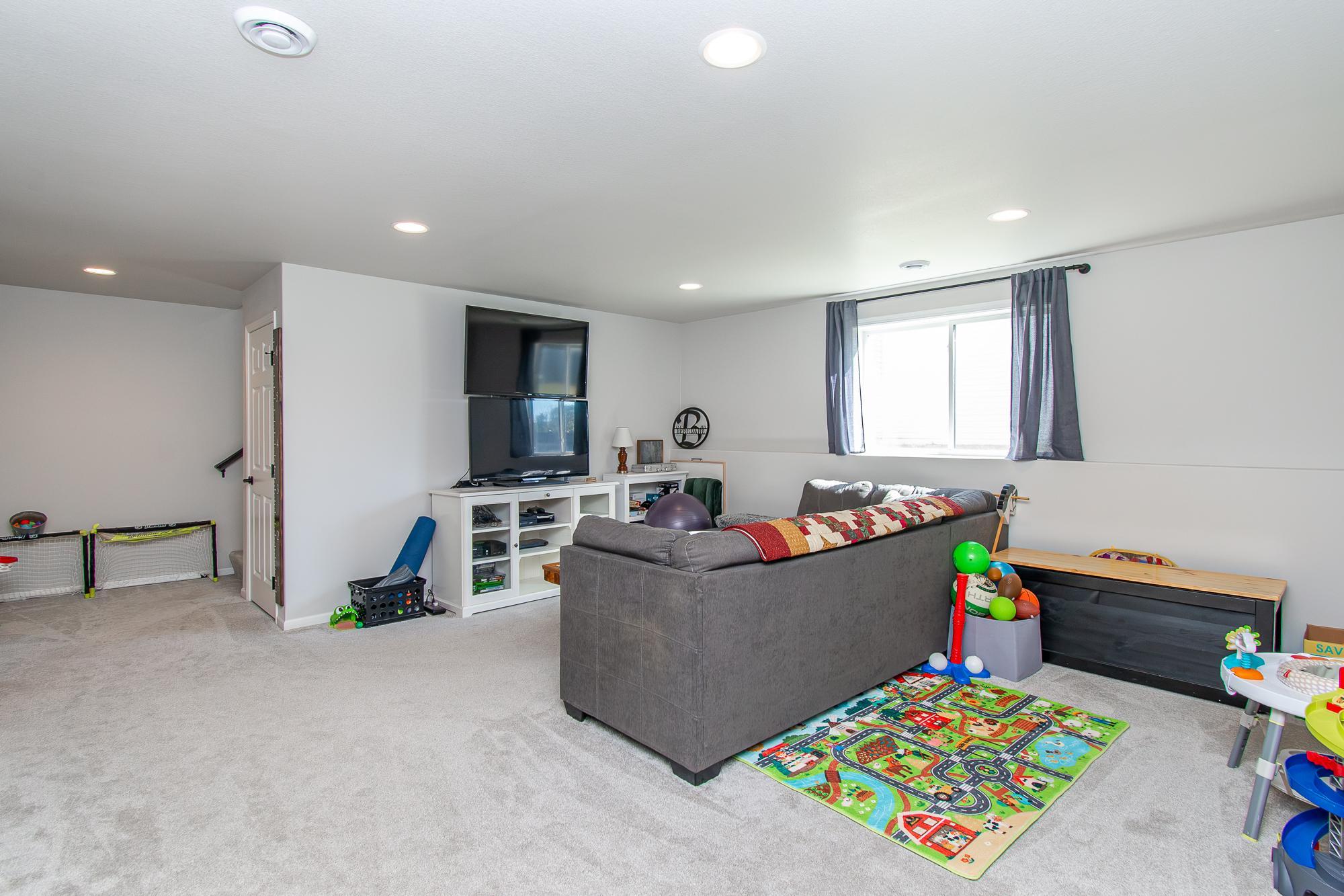 2021 single family home for sale at 7880 Lost River Road in Horace, ND — 4 bed, 3 bath (photo 25 of 46)