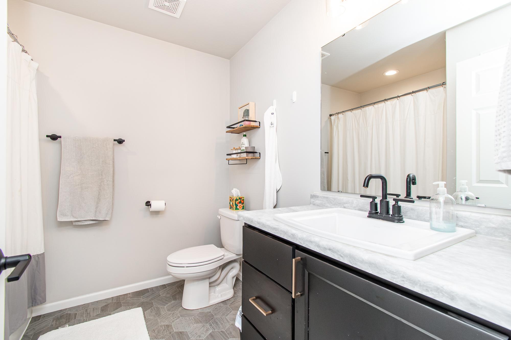 2021 single family home for sale at 7880 Lost River Road in Horace, ND — 4 bed, 3 bath (photo 29 of 46)