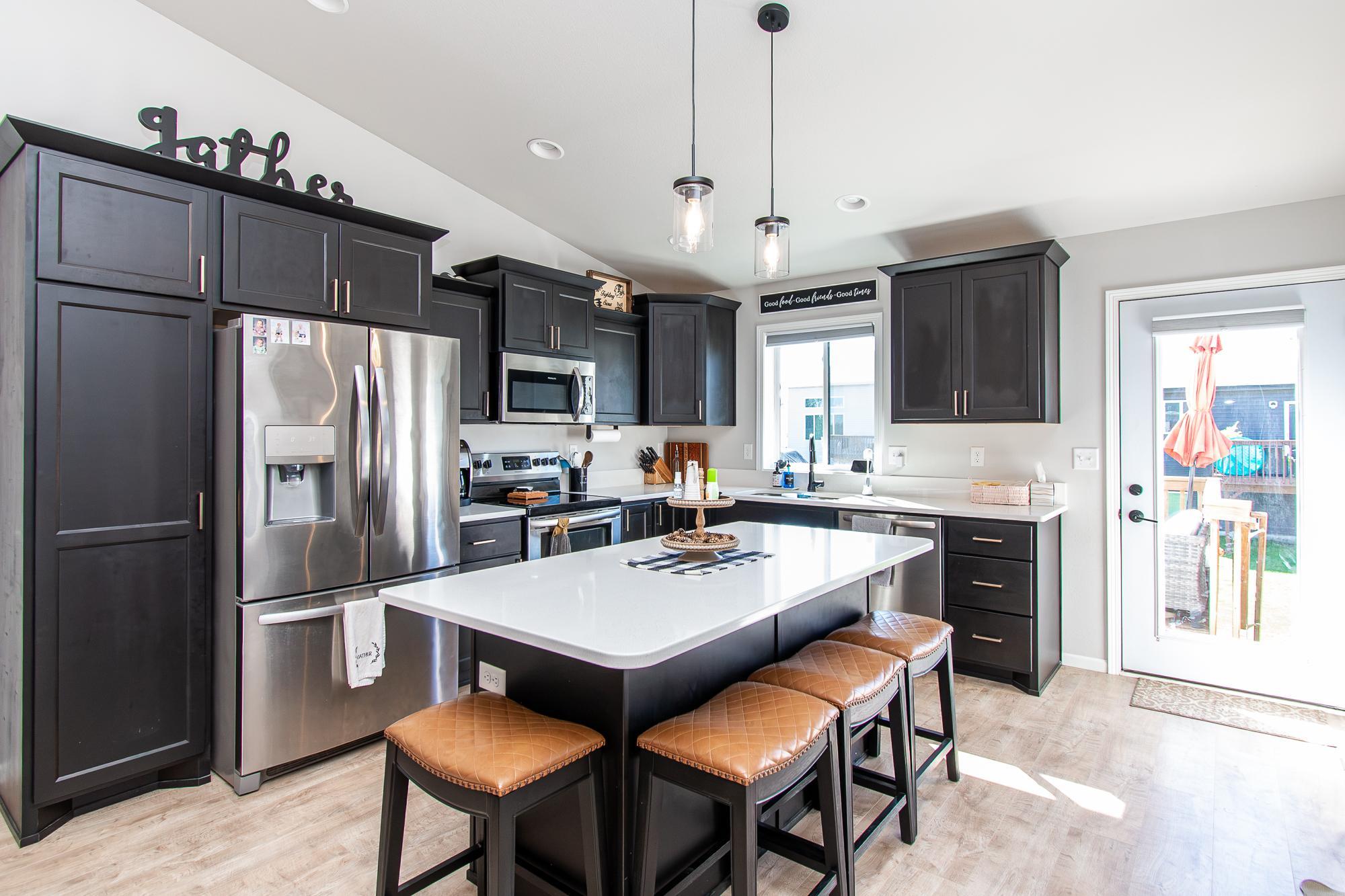 2021 single family home for sale at 7880 Lost River Road in Horace, ND — 4 bed, 3 bath (photo 7 of 46)