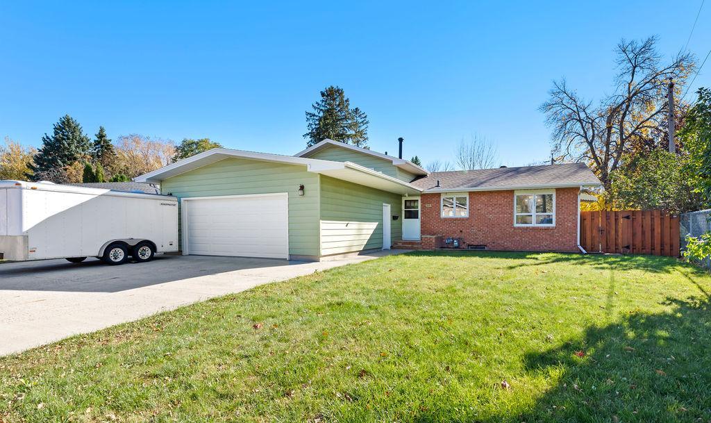 2807 Edgewood Drive N, Fargo, ND