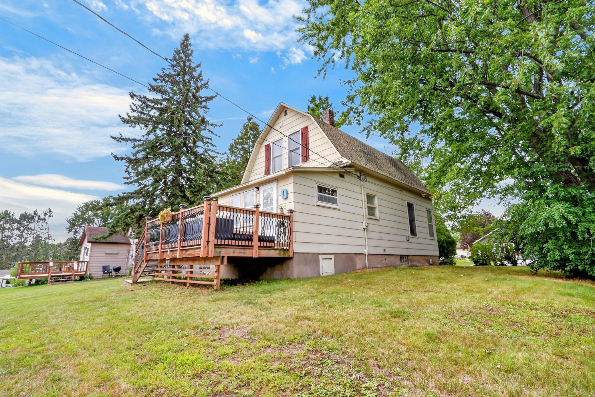 1905 single family home for sale at 204 Dudley Avenue in Coleraine, MN — 2 bed, 2 bath (photo 37 of 44)