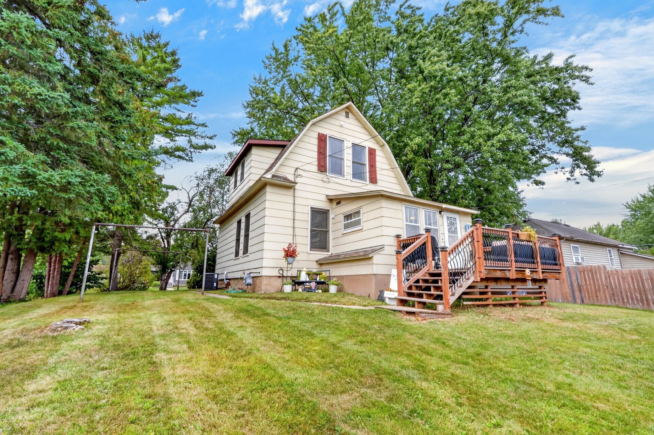 1905 single family home for sale at 204 Dudley Avenue in Coleraine, MN — 2 bed, 2 bath (photo 39 of 44)