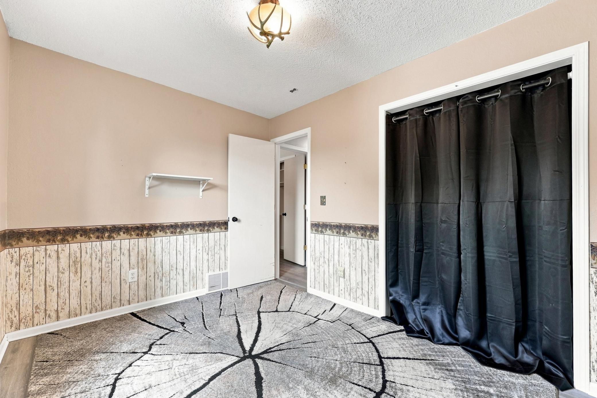 2004 single family home for sale at 416 Central Street W in Detroit Lakes, MN — 4 bed, 2 bath (photo 11 of 27)