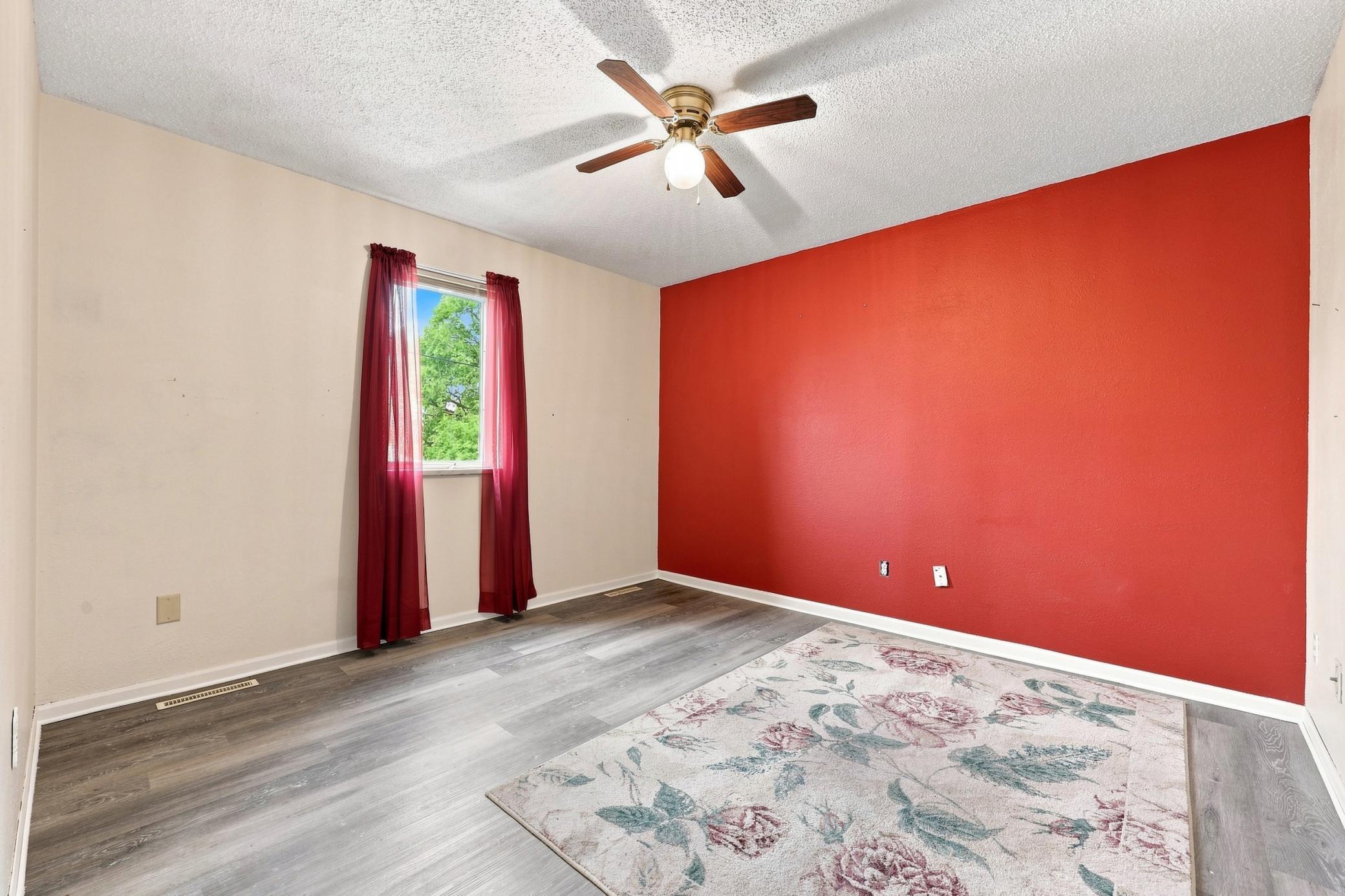 2004 single family home for sale at 416 Central Street W in Detroit Lakes, MN — 4 bed, 2 bath (photo 12 of 27)