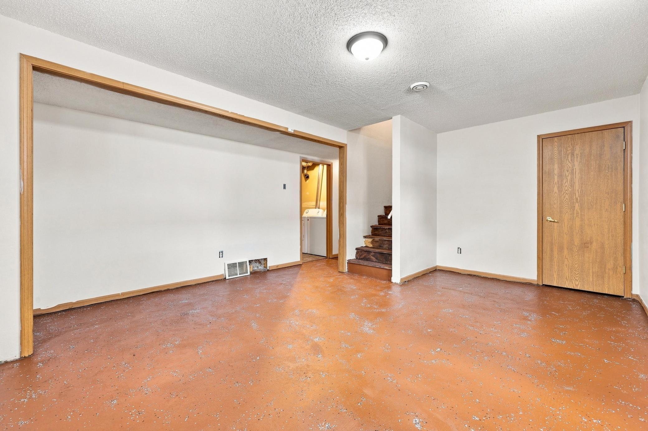 2004 single family home for sale at 416 Central Street W in Detroit Lakes, MN — 4 bed, 2 bath (photo 16 of 27)