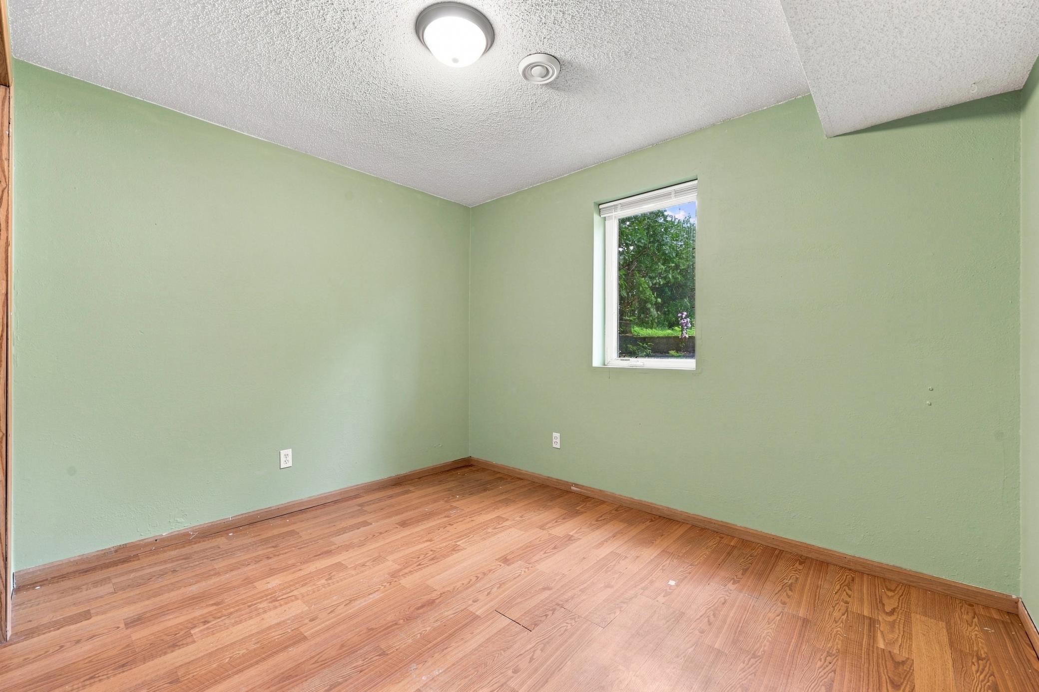 2004 single family home for sale at 416 Central Street W in Detroit Lakes, MN — 4 bed, 2 bath (photo 17 of 27)