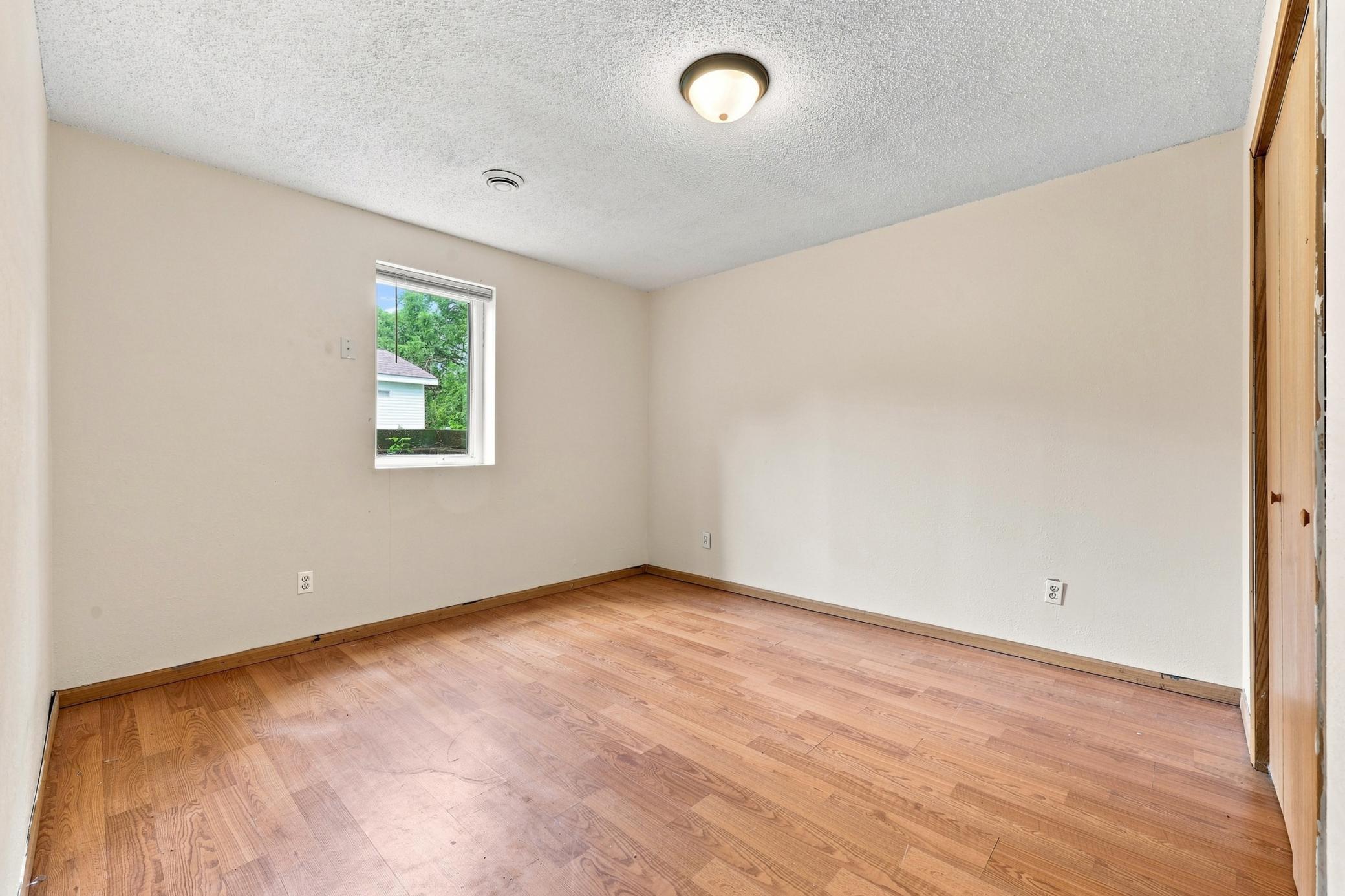 2004 single family home for sale at 416 Central Street W in Detroit Lakes, MN — 4 bed, 2 bath (photo 19 of 27)