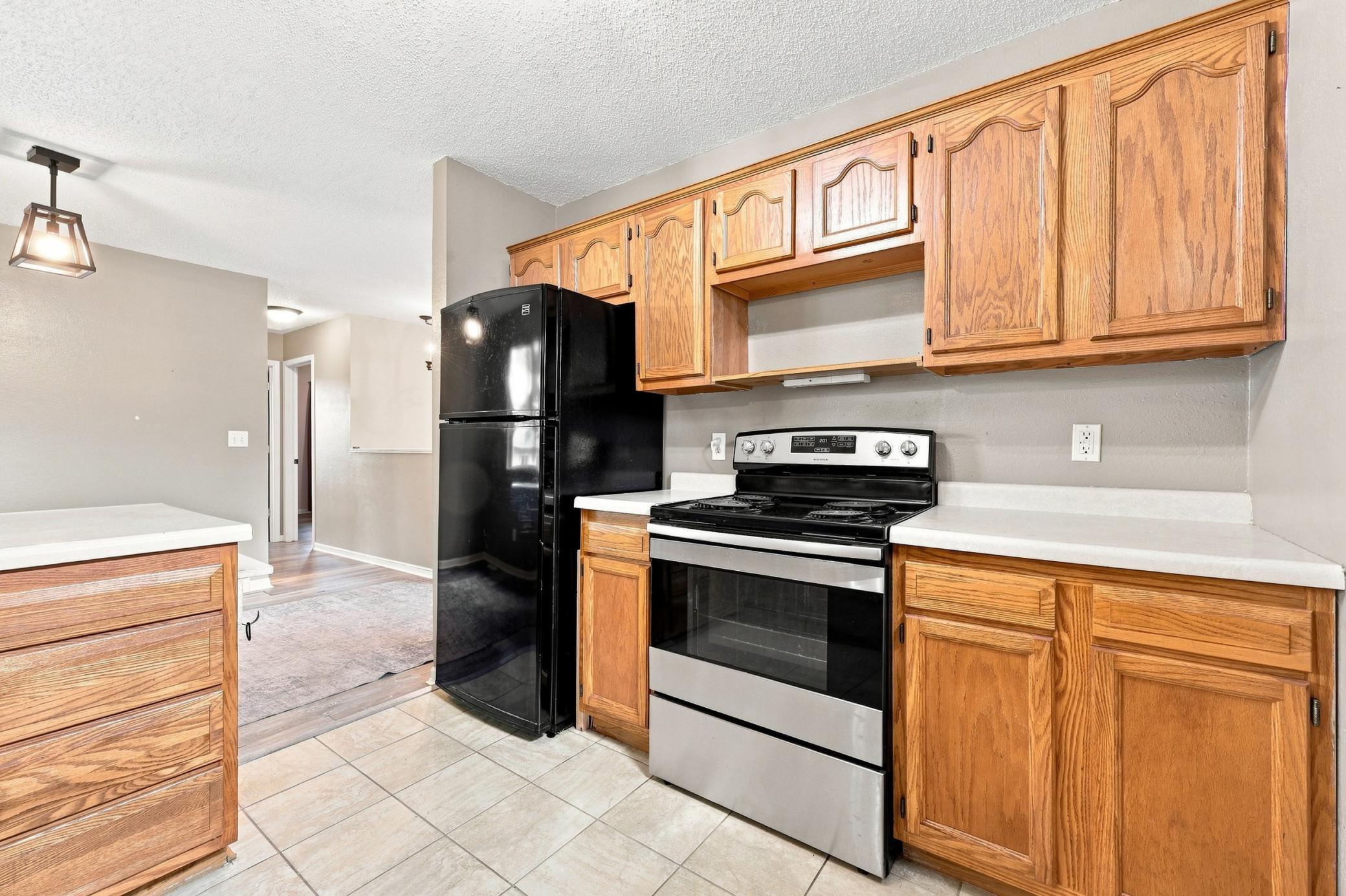 2004 single family home for sale at 416 Central Street W in Detroit Lakes, MN — 4 bed, 2 bath (photo 3 of 27)