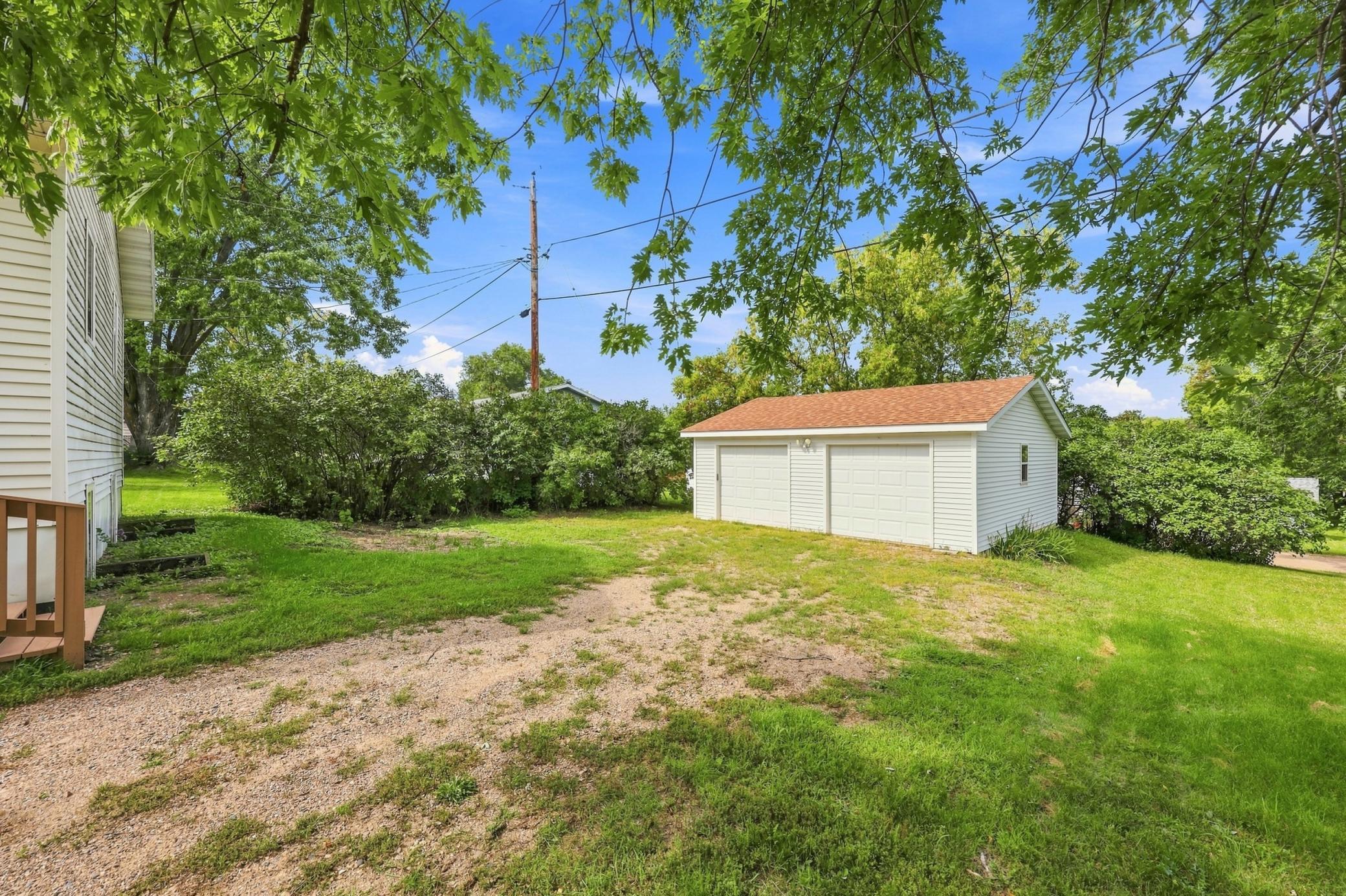 2004 single family home for sale at 416 Central Street W in Detroit Lakes, MN — 4 bed, 2 bath (photo 22 of 27)