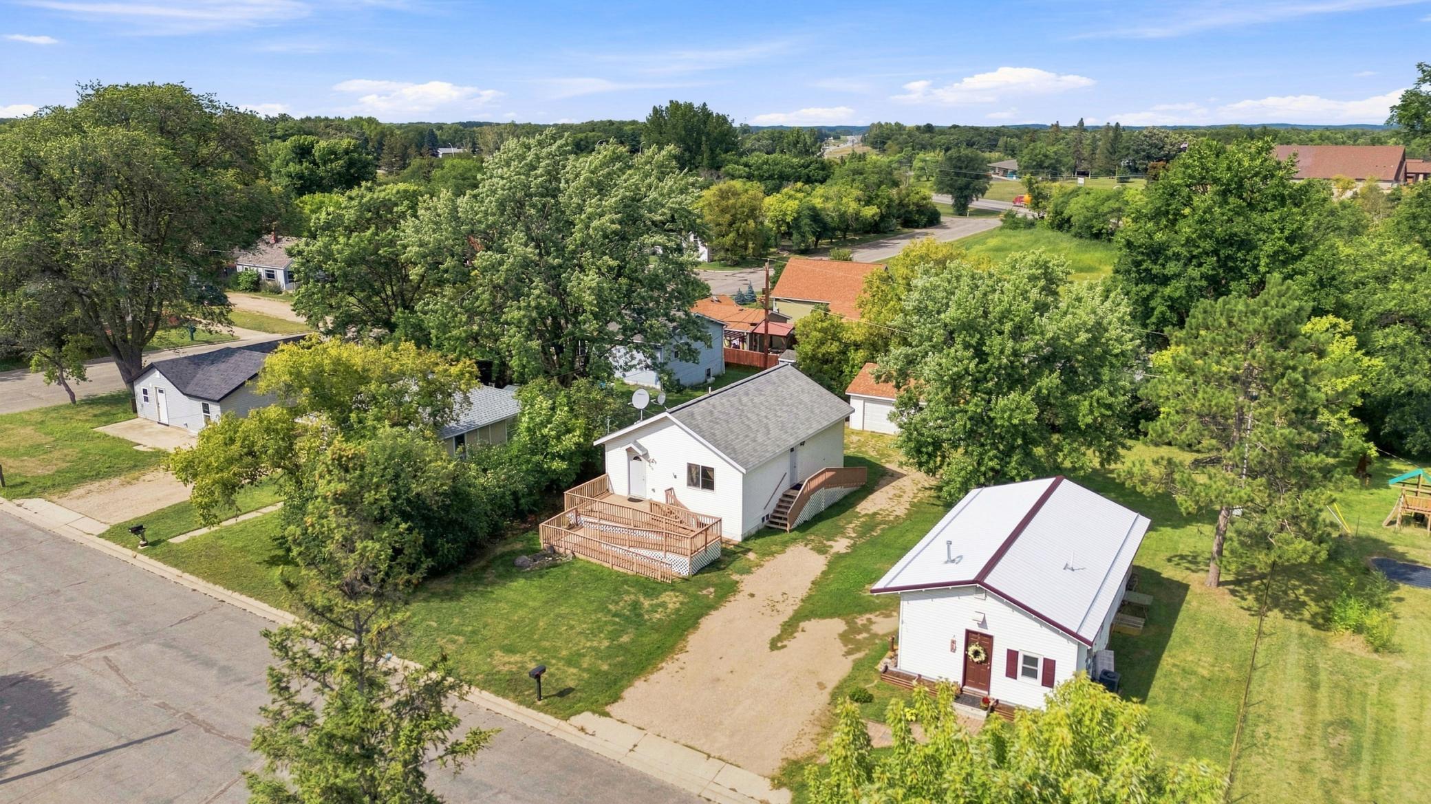 2004 single family home for sale at 416 Central Street W in Detroit Lakes, MN — 4 bed, 2 bath (photo 24 of 27)
