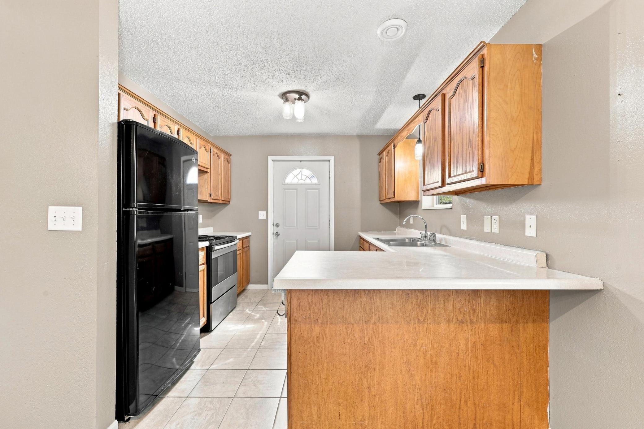 2004 single family home for sale at 416 Central Street W in Detroit Lakes, MN — 4 bed, 2 bath (photo 5 of 27)
