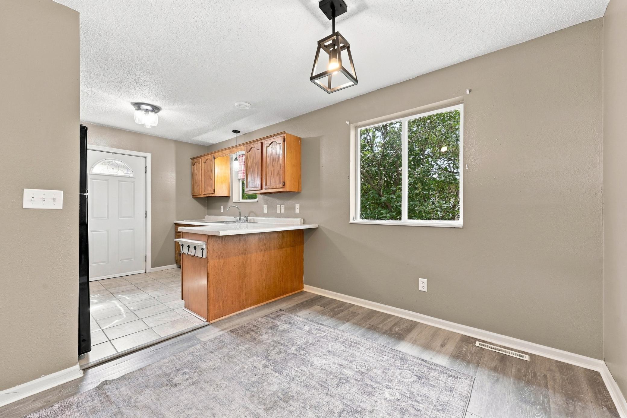 2004 single family home for sale at 416 Central Street W in Detroit Lakes, MN — 4 bed, 2 bath (photo 6 of 27)