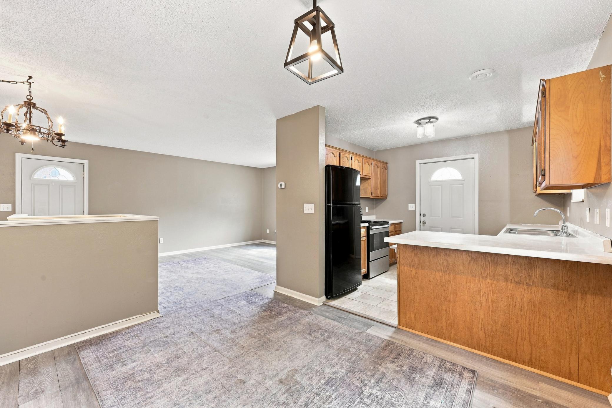 2004 single family home for sale at 416 Central Street W in Detroit Lakes, MN — 4 bed, 2 bath (photo 7 of 27)