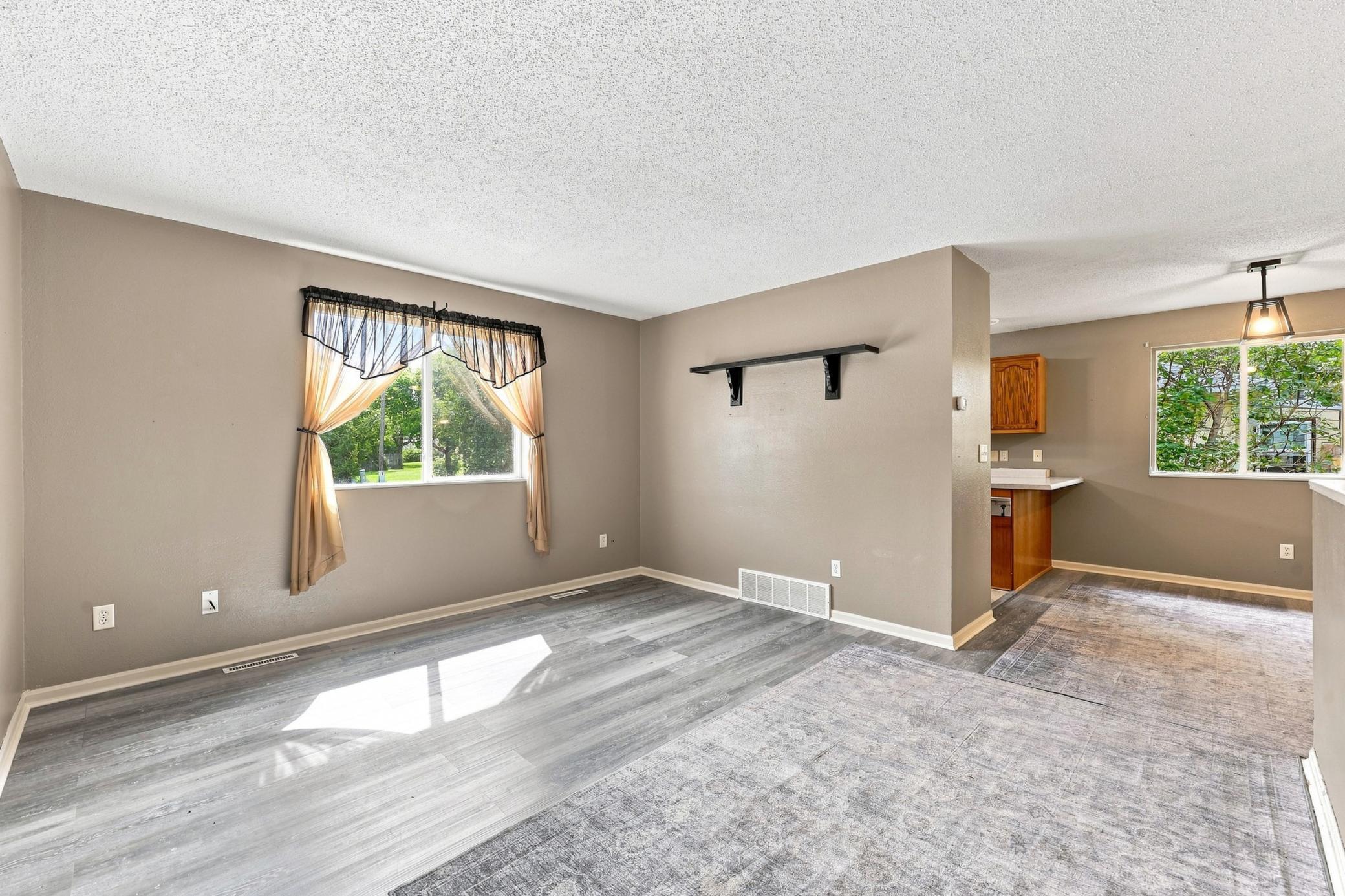 2004 single family home for sale at 416 Central Street W in Detroit Lakes, MN — 4 bed, 2 bath (photo 8 of 27)