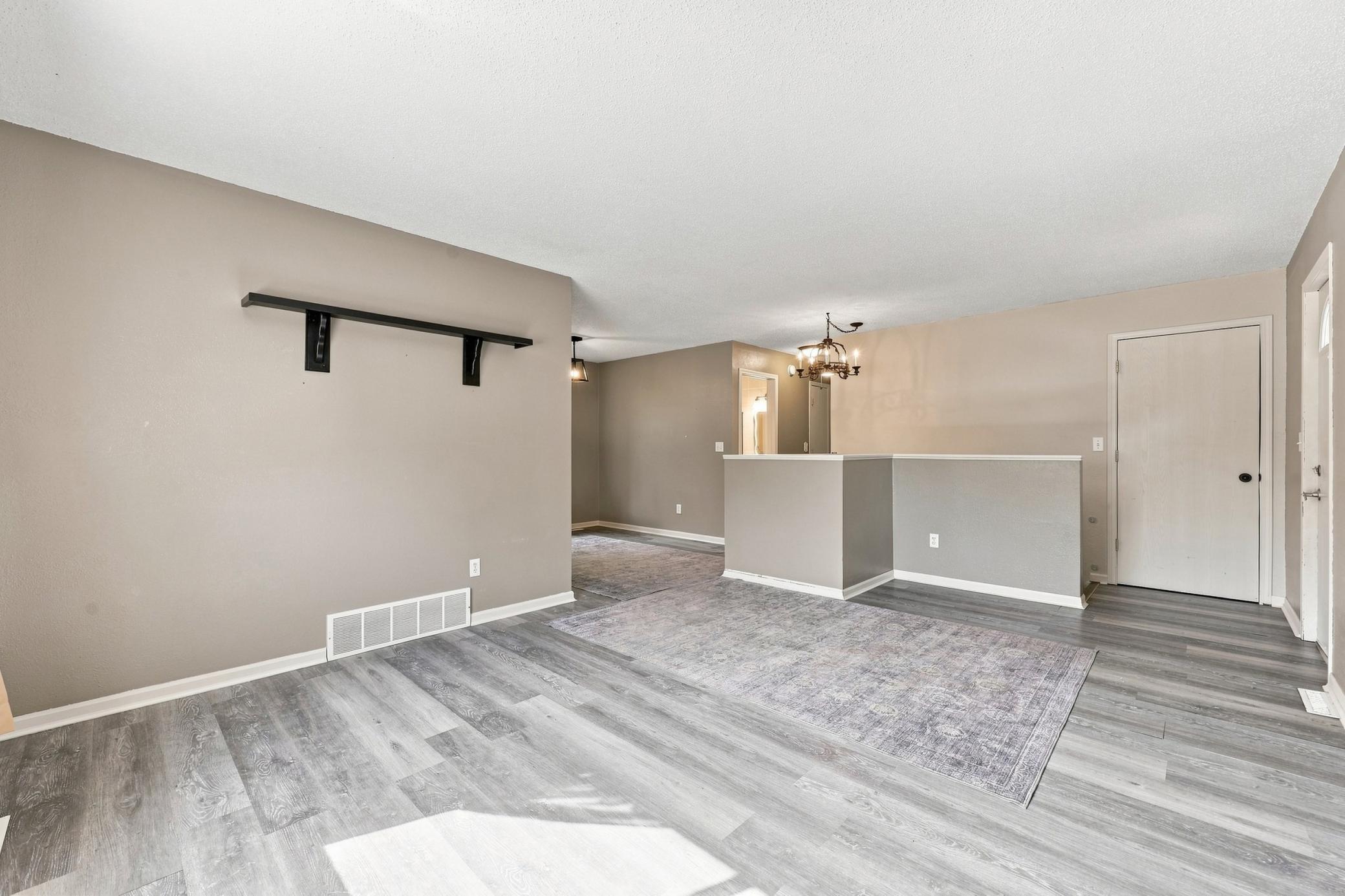 2004 single family home for sale at 416 Central Street W in Detroit Lakes, MN — 4 bed, 2 bath (photo 9 of 27)
