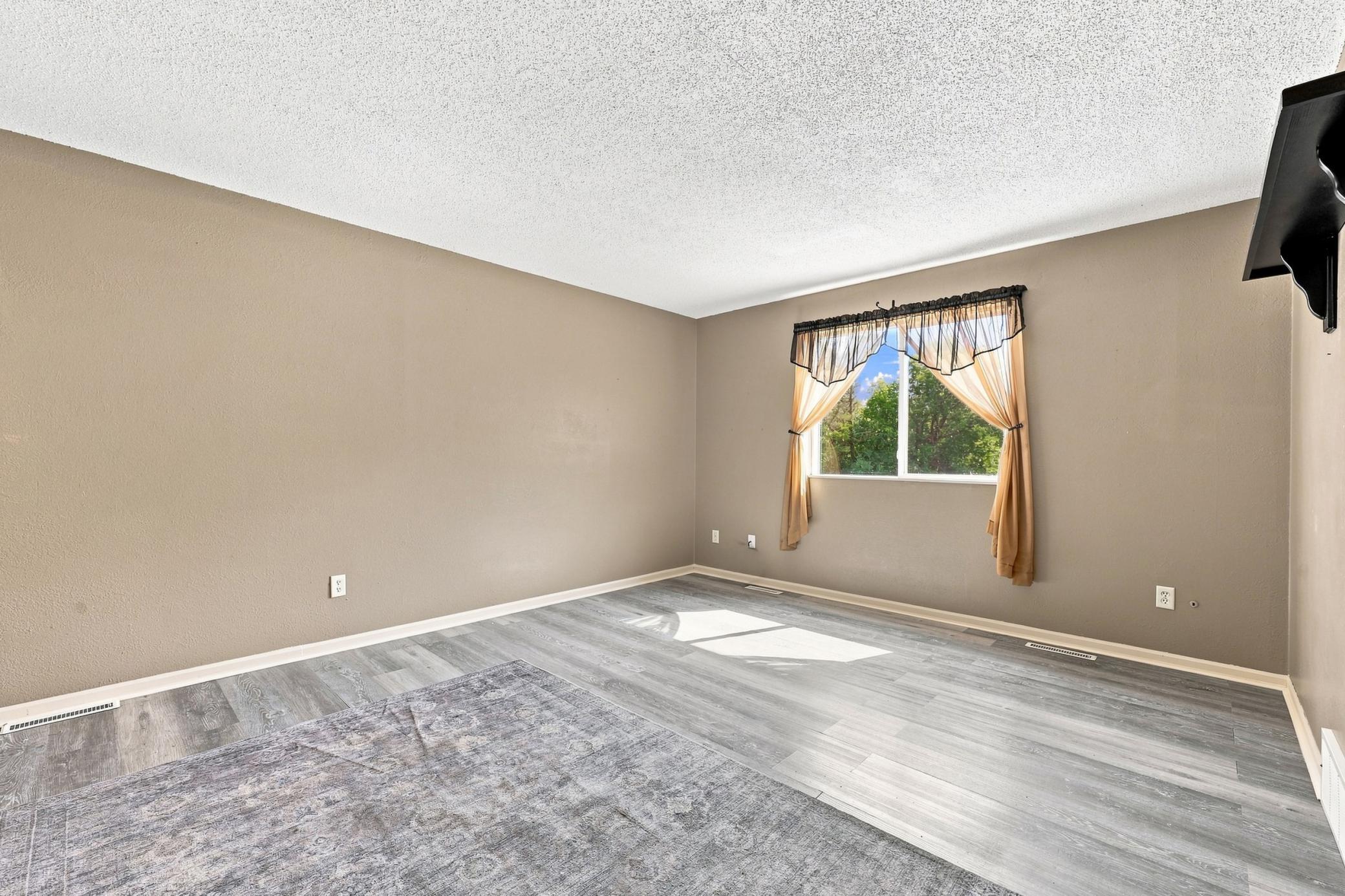 2004 single family home for sale at 416 Central Street W in Detroit Lakes, MN — 4 bed, 2 bath (photo 10 of 27)