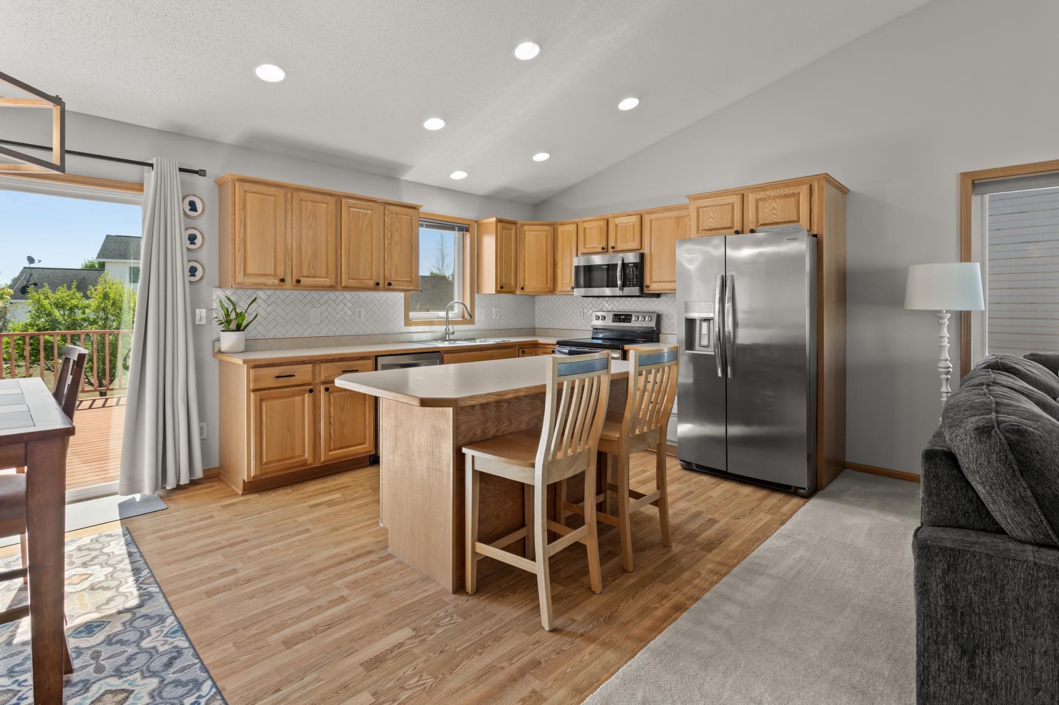 2004 single family home for sale at 821 16th Avenue W in West Fargo, ND — 4 bed, 3 bath (photo 3 of 42)