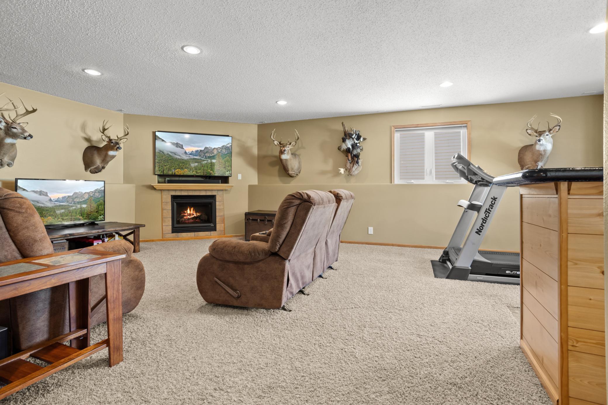 2004 single family home for sale at 821 16th Avenue W in West Fargo, ND — 4 bed, 3 bath (photo 24 of 42)