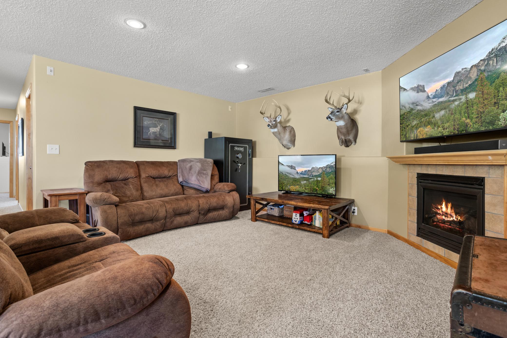 2004 single family home for sale at 821 16th Avenue W in West Fargo, ND — 4 bed, 3 bath (photo 26 of 42)