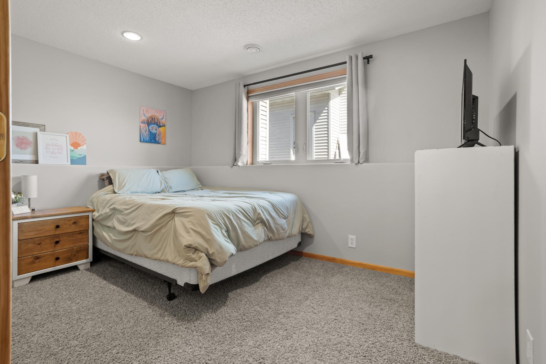 2004 single family home for sale at 821 16th Avenue W in West Fargo, ND — 4 bed, 3 bath (photo 32 of 42)