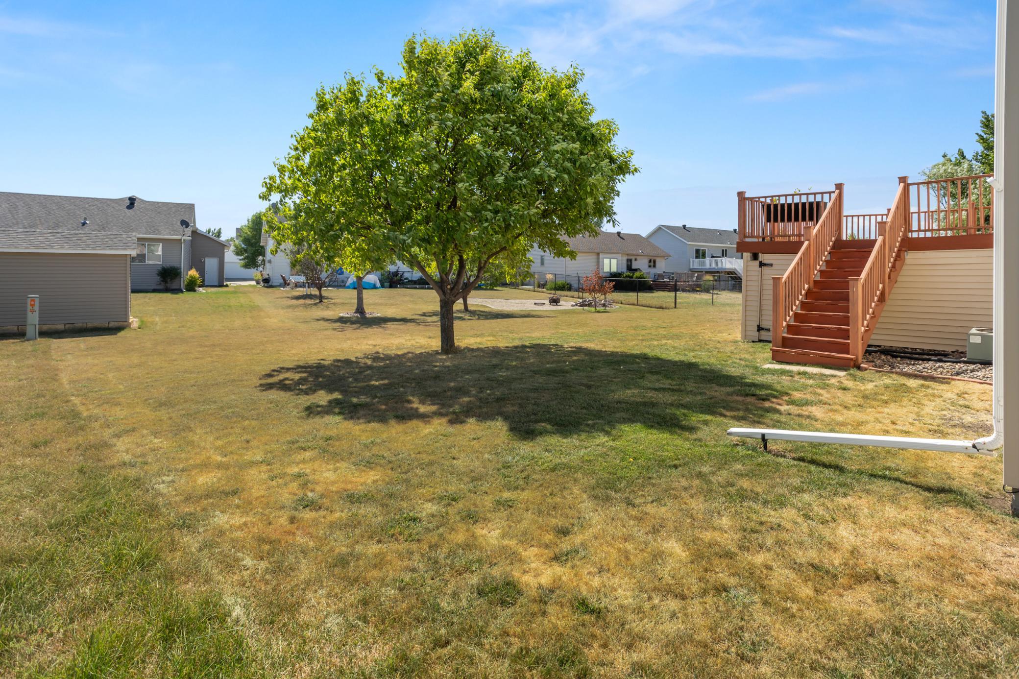 2004 single family home for sale at 821 16th Avenue W in West Fargo, ND — 4 bed, 3 bath (photo 41 of 42)