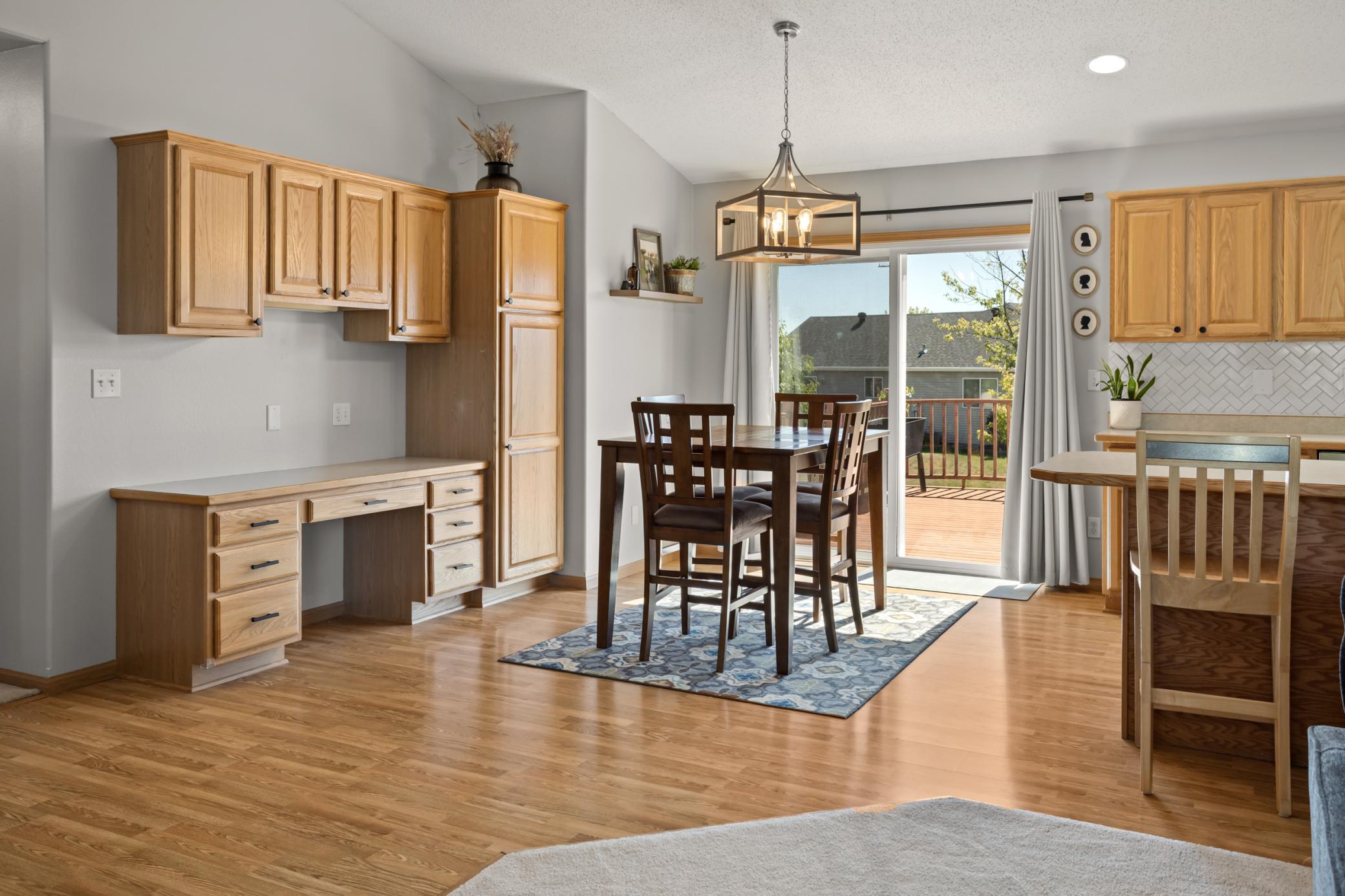 2004 single family home for sale at 821 16th Avenue W in West Fargo, ND — 4 bed, 3 bath (photo 6 of 42)