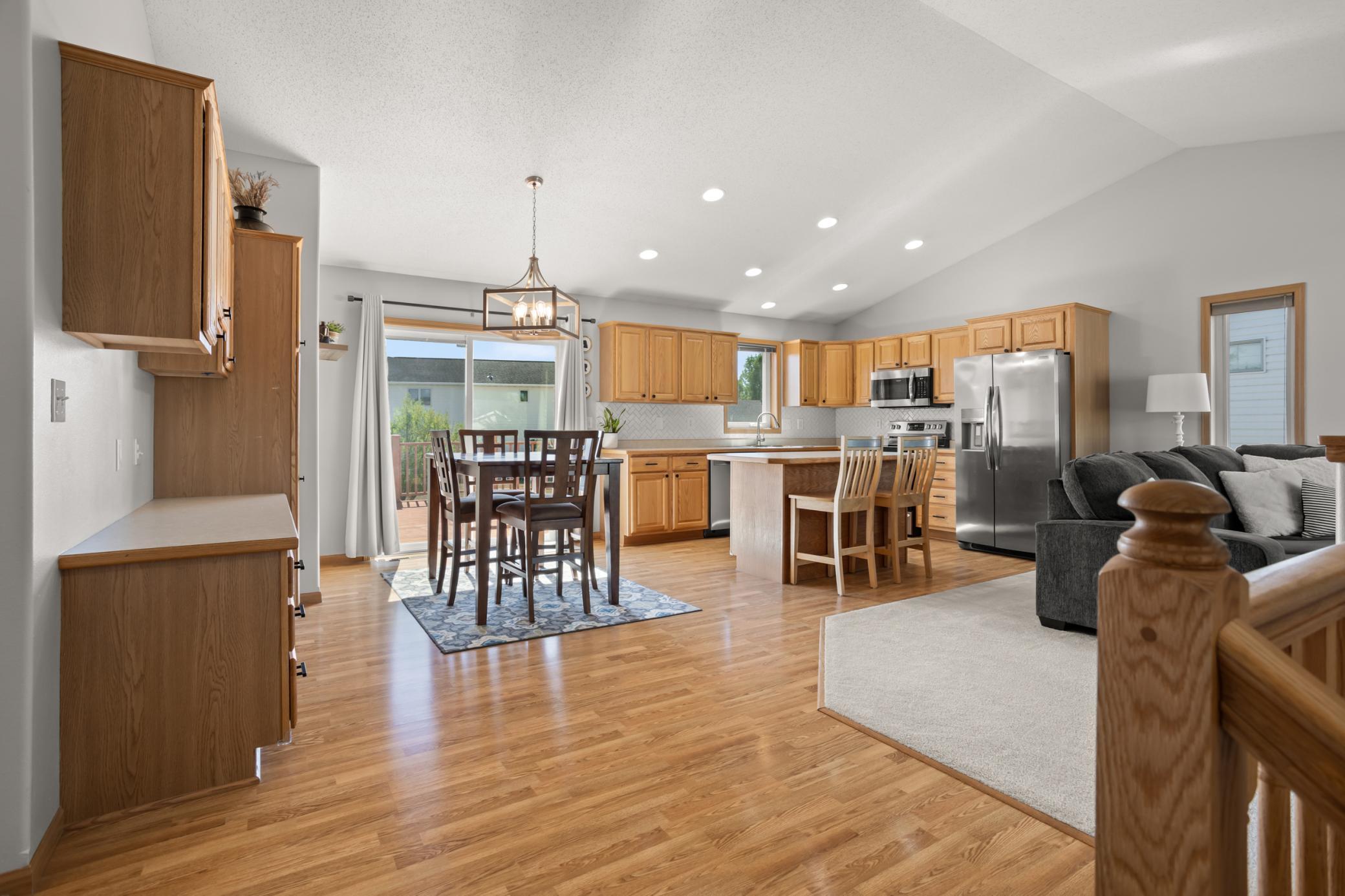 2004 single family home for sale at 821 16th Avenue W in West Fargo, ND — 4 bed, 3 bath (photo 7 of 42)