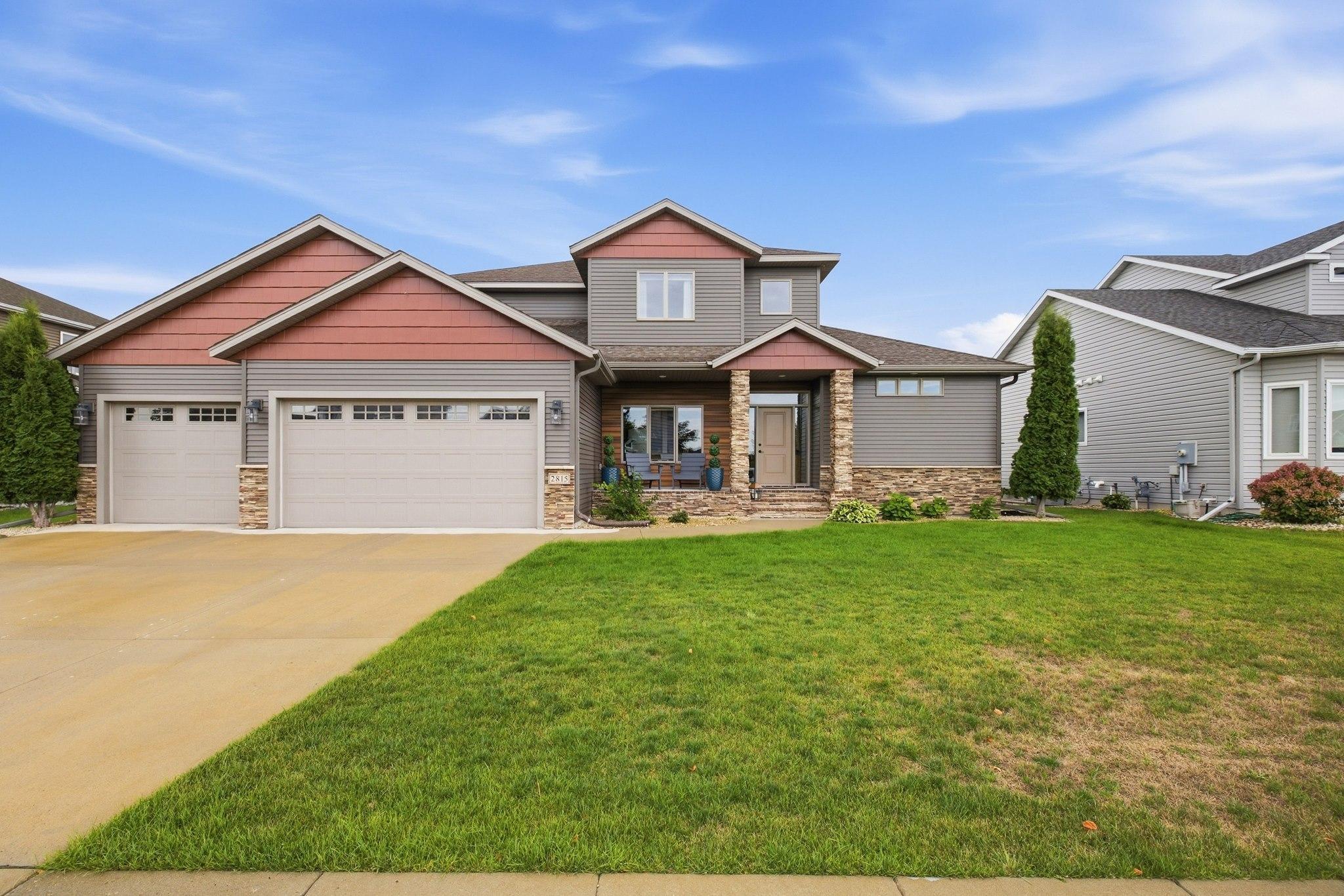 2015 single family home for sale at 2815 PYLE Lane E in West Fargo, ND — 6 bed, 4 bath (photo 2 of 56)