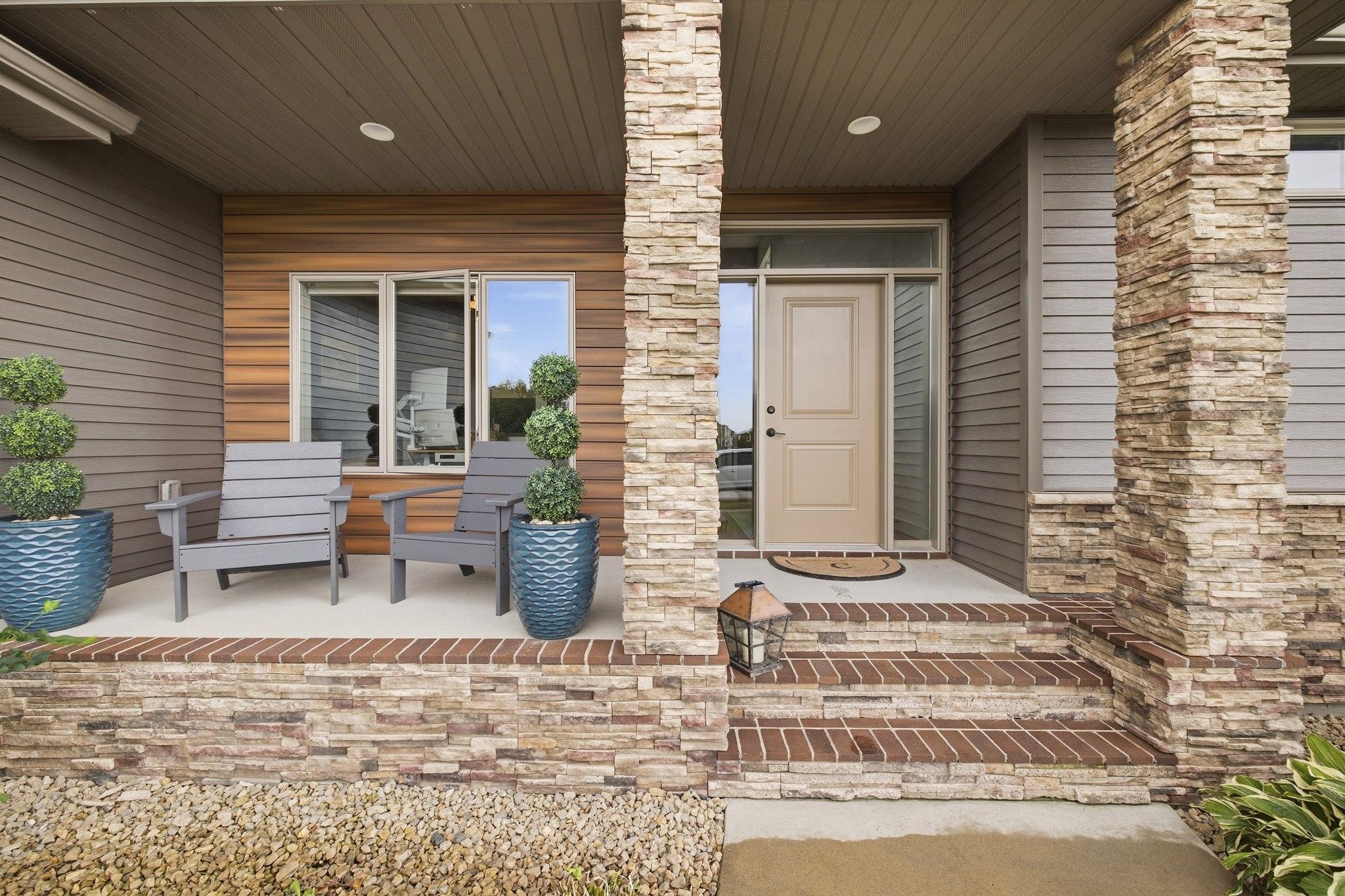 2015 single family home for sale at 2815 PYLE Lane E in West Fargo, ND — 6 bed, 4 bath (photo 3 of 56)