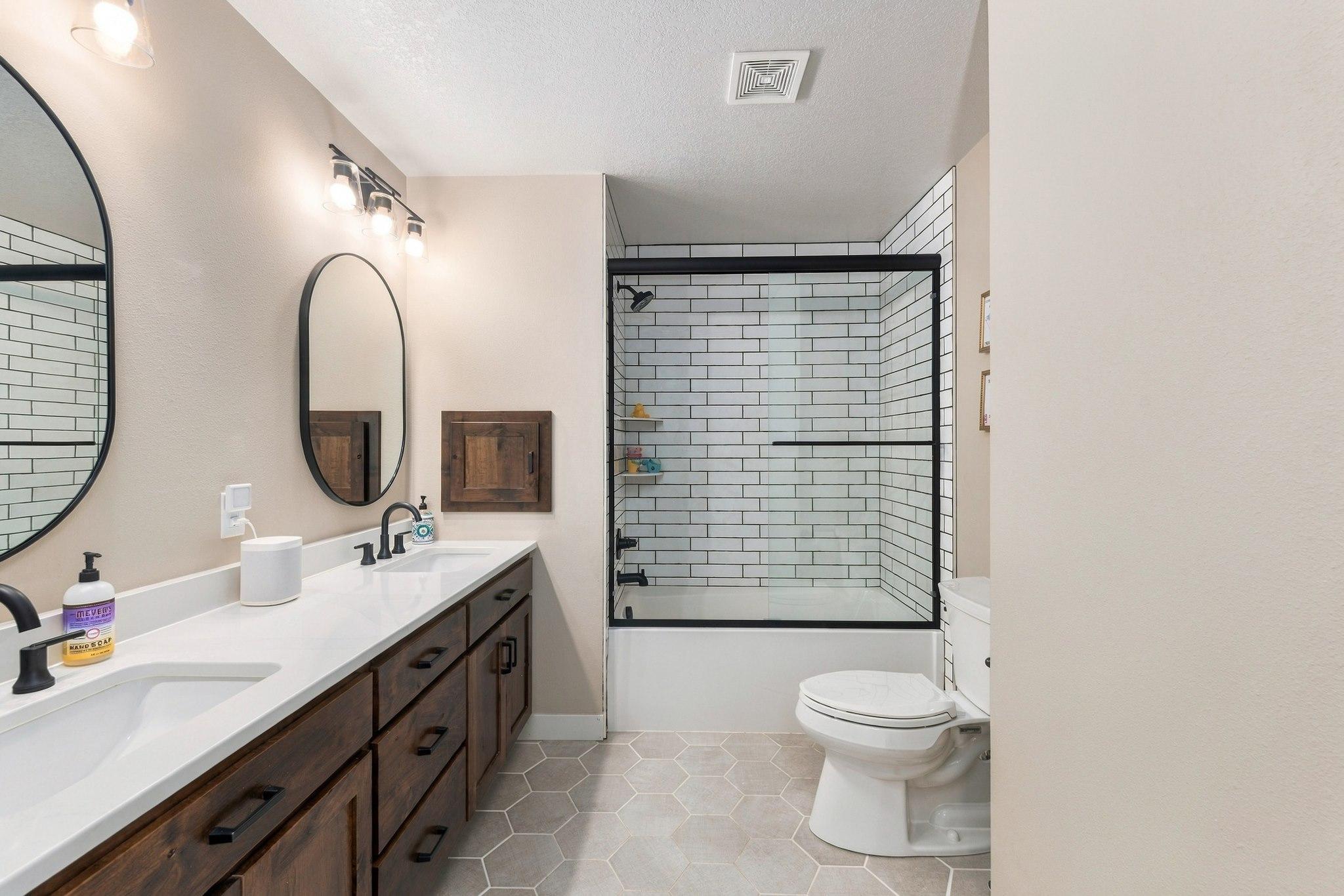 2015 single family home for sale at 2815 PYLE Lane E in West Fargo, ND — 6 bed, 4 bath (photo 25 of 56)