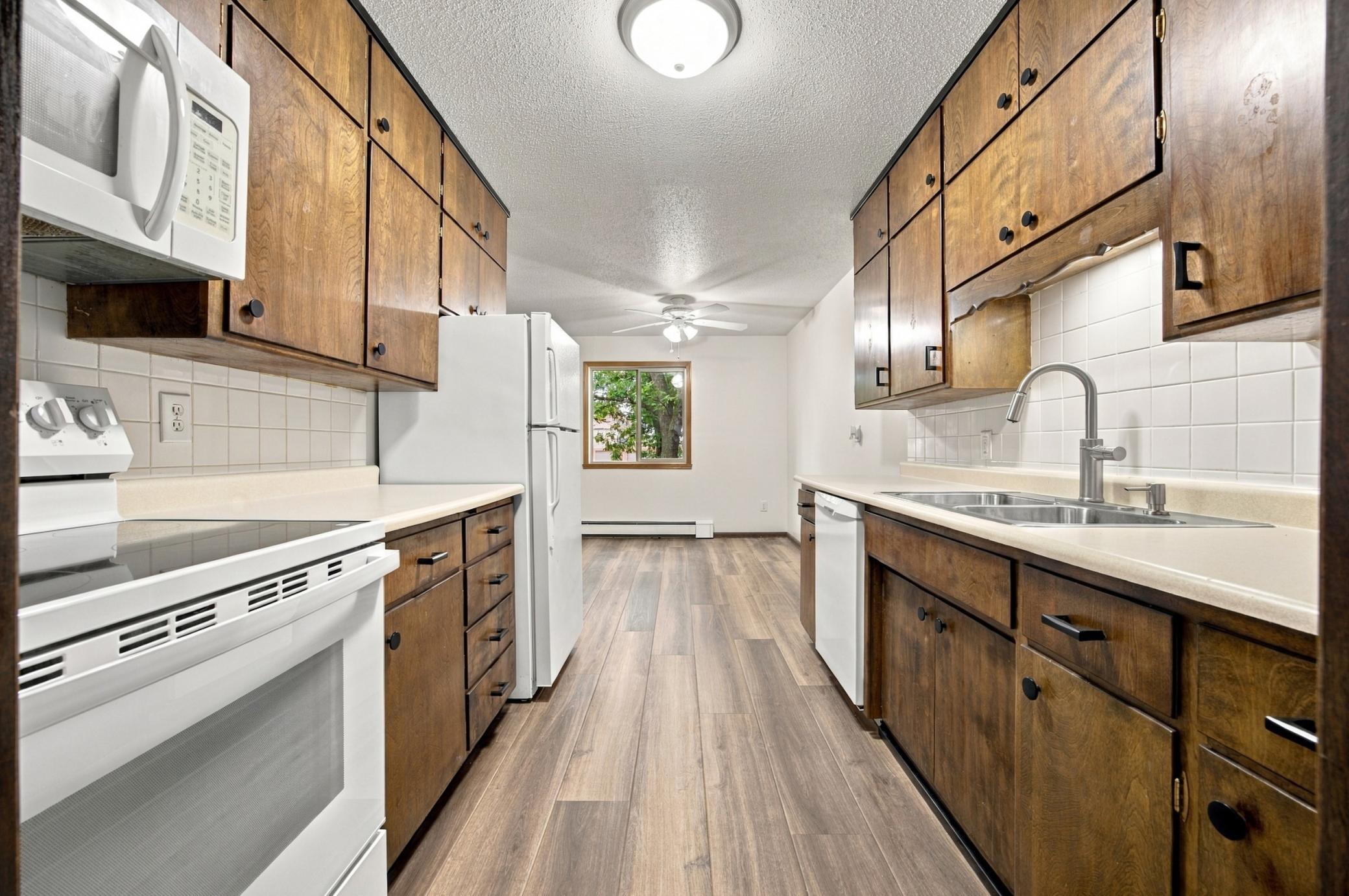 1967 condo for sale at 3108 5th Street S, Unit 9 in Moorhead, MN — 2 bed, 1 bath (photo 7 of 24)