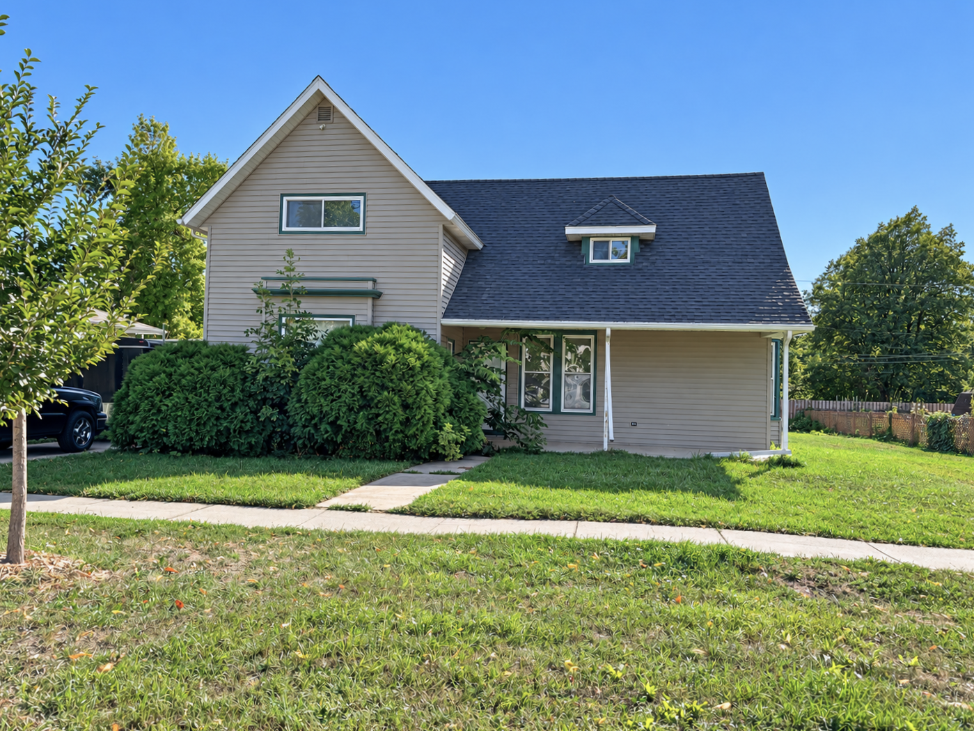 1915 single family home for sale at 421 Langer Avenue S in Casselton, ND — 5 bed, 4 bath