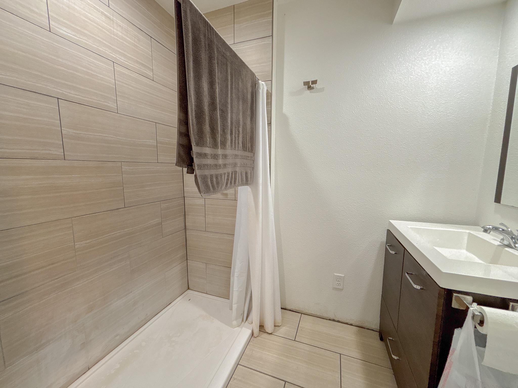 1915 single family home for sale at 421 Langer Avenue S in Casselton, ND — 5 bed, 4 bath (photo 16 of 42)