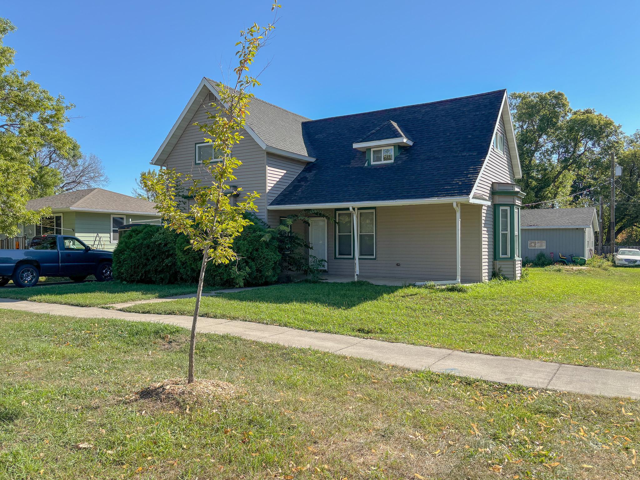 1915 single family home for sale at 421 Langer Avenue S in Casselton, ND — 5 bed, 4 bath (photo 33 of 42)