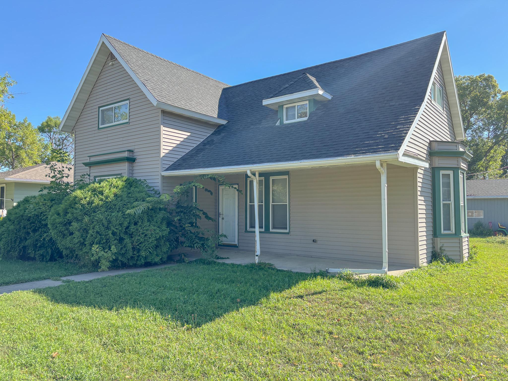 1915 single family home for sale at 421 Langer Avenue S in Casselton, ND — 5 bed, 4 bath (photo 35 of 42)
