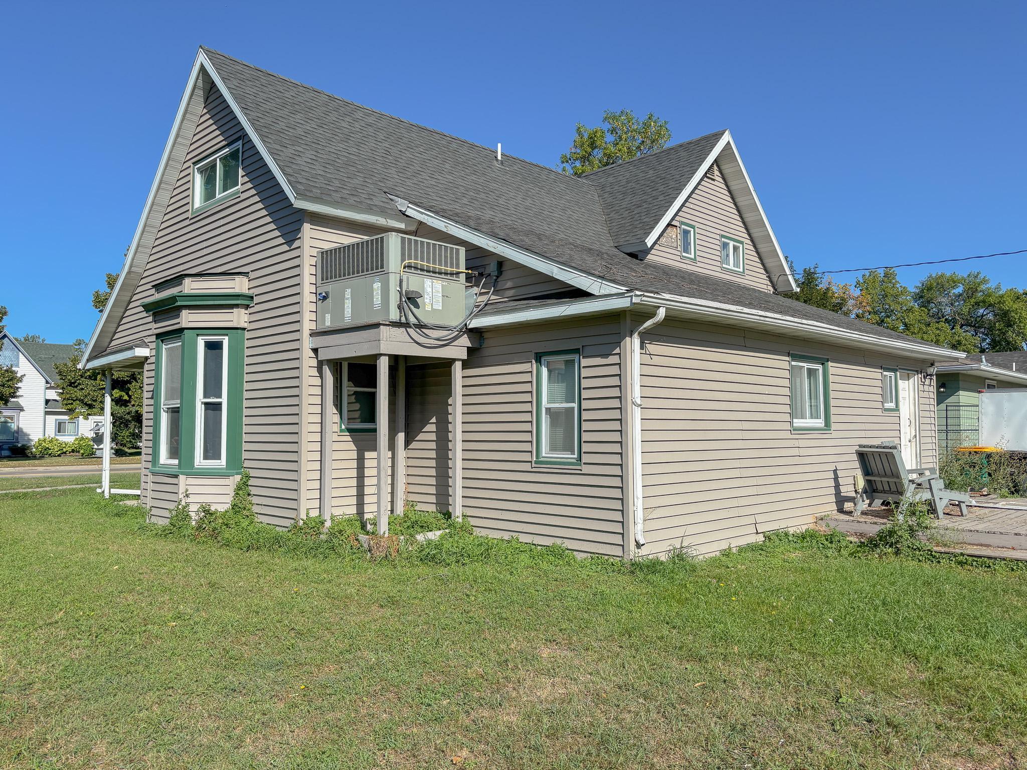 1915 single family home for sale at 421 Langer Avenue S in Casselton, ND — 5 bed, 4 bath (photo 36 of 42)