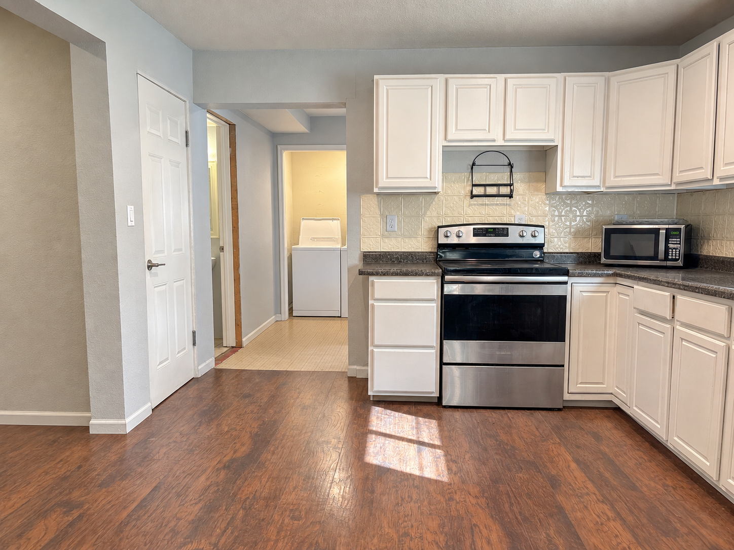 1915 single family home for sale at 421 Langer Avenue S in Casselton, ND — 5 bed, 4 bath (photo 6 of 42)