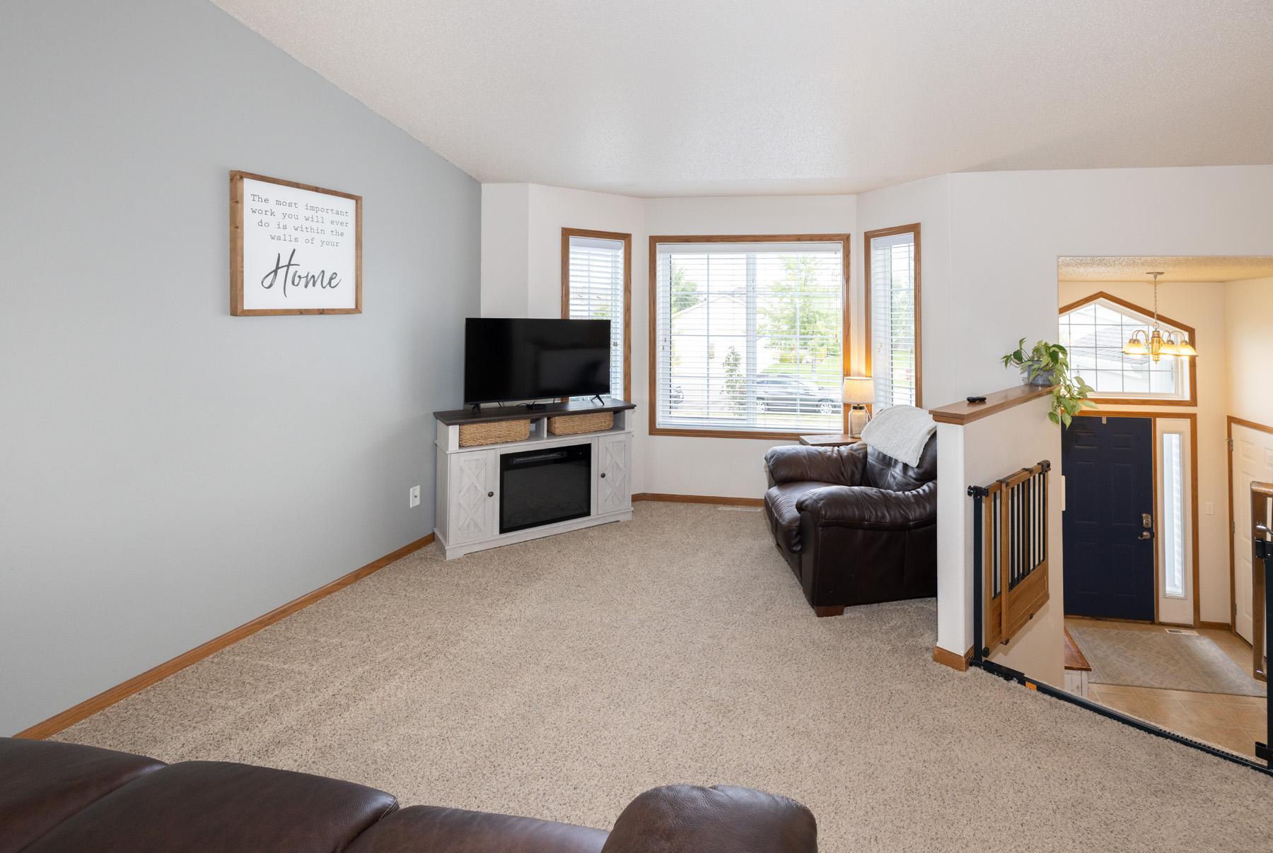 2006 single family home for sale at 1017 Westport Parkway in West Fargo, ND — 4 bed, 2 bath (photo 11 of 40)