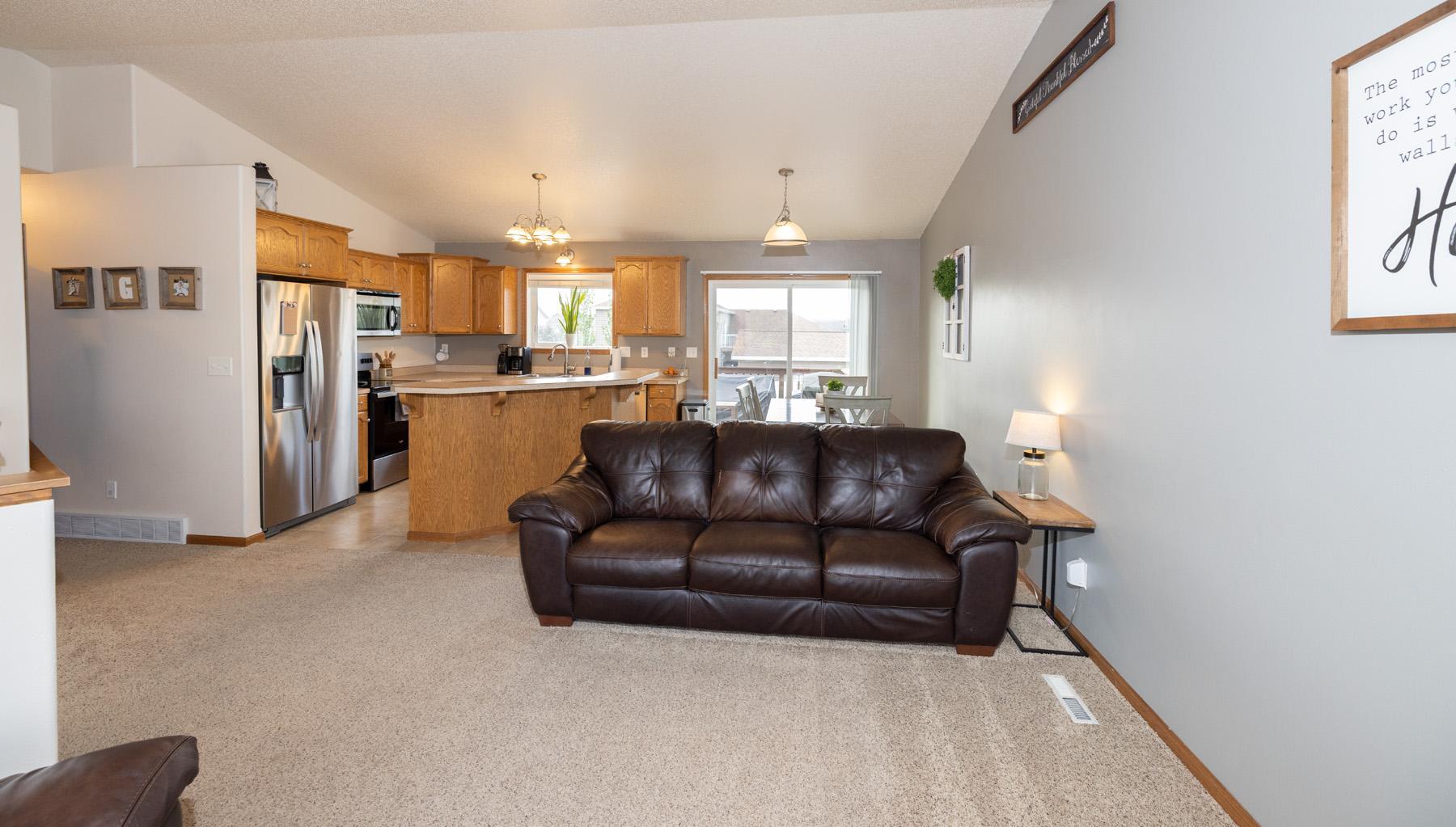 2006 single family home for sale at 1017 Westport Parkway in West Fargo, ND — 4 bed, 2 bath (photo 12 of 40)