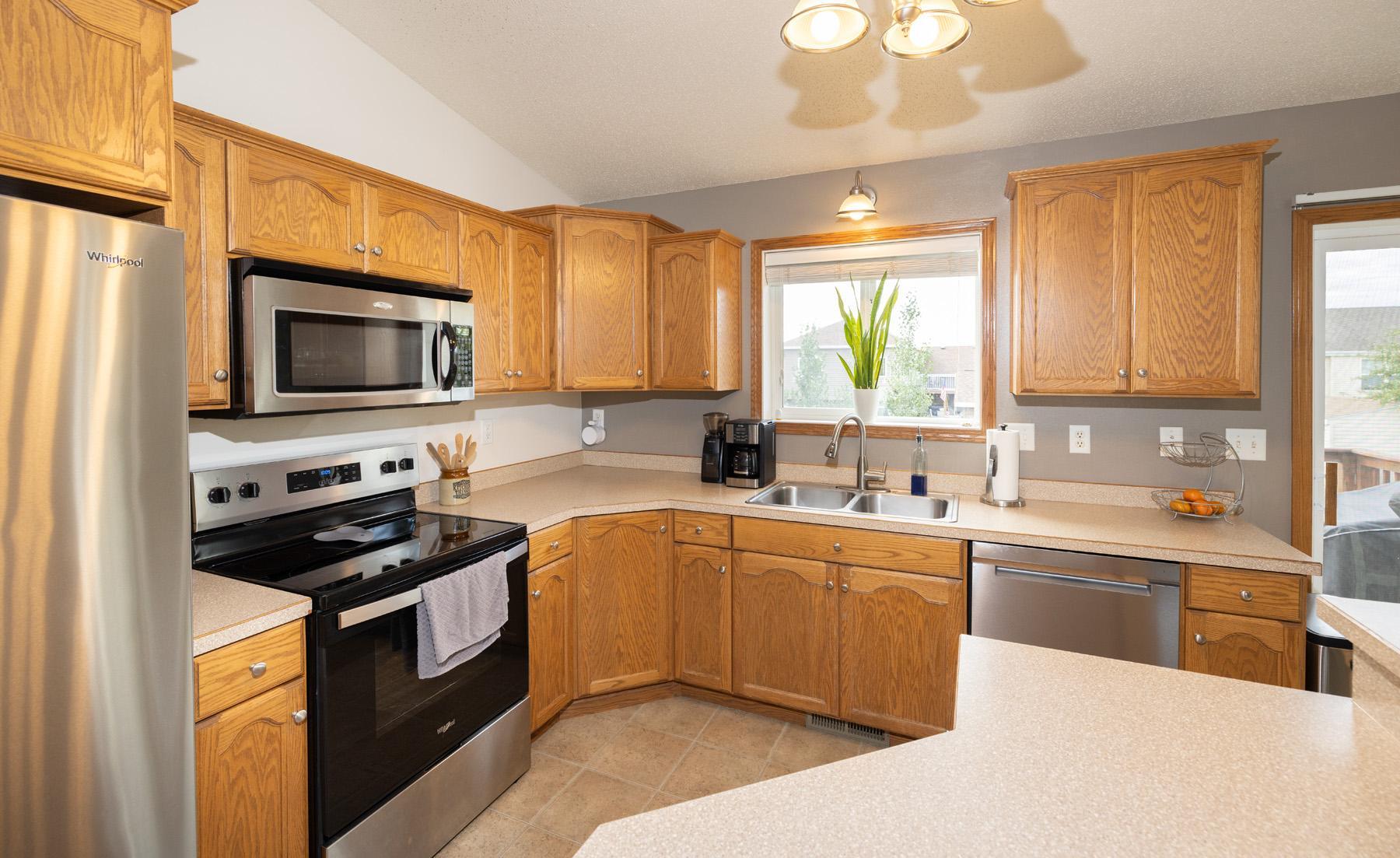 2006 single family home for sale at 1017 Westport Parkway in West Fargo, ND — 4 bed, 2 bath (photo 14 of 40)