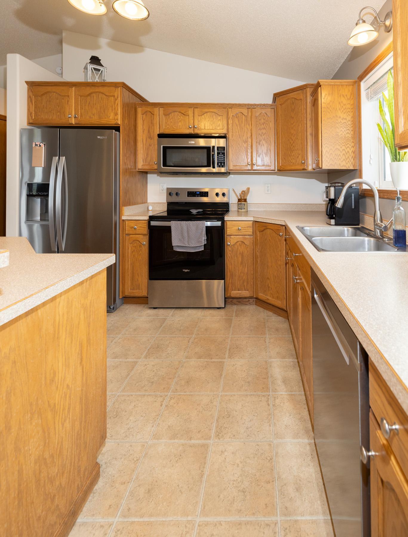 2006 single family home for sale at 1017 Westport Parkway in West Fargo, ND — 4 bed, 2 bath (photo 15 of 40)