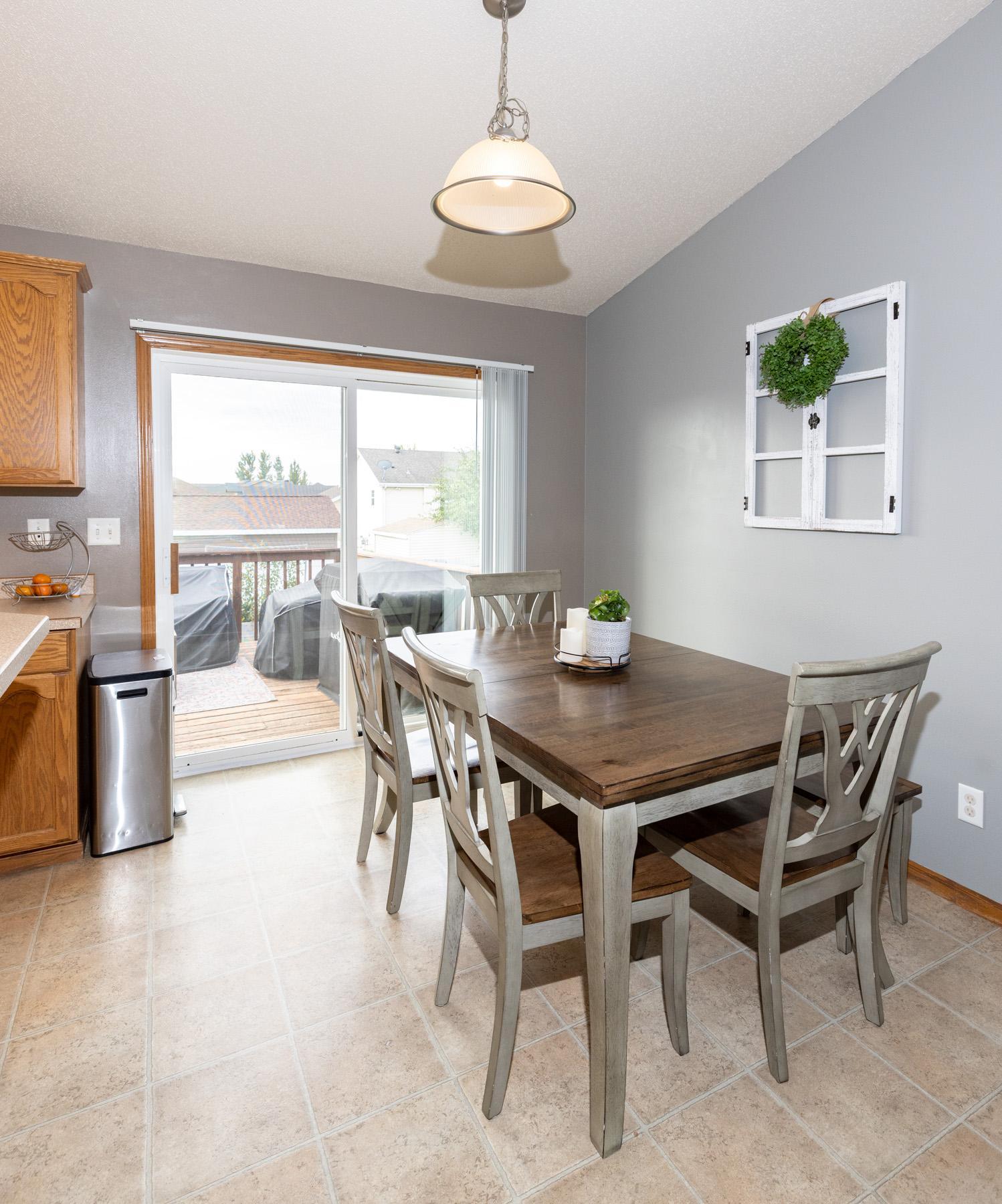 2006 single family home for sale at 1017 Westport Parkway in West Fargo, ND — 4 bed, 2 bath (photo 17 of 40)