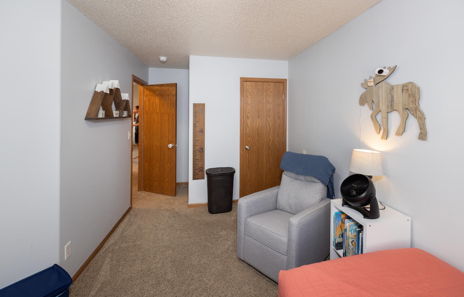 2006 single family home for sale at 1017 Westport Parkway in West Fargo, ND — 4 bed, 2 bath (photo 23 of 40)