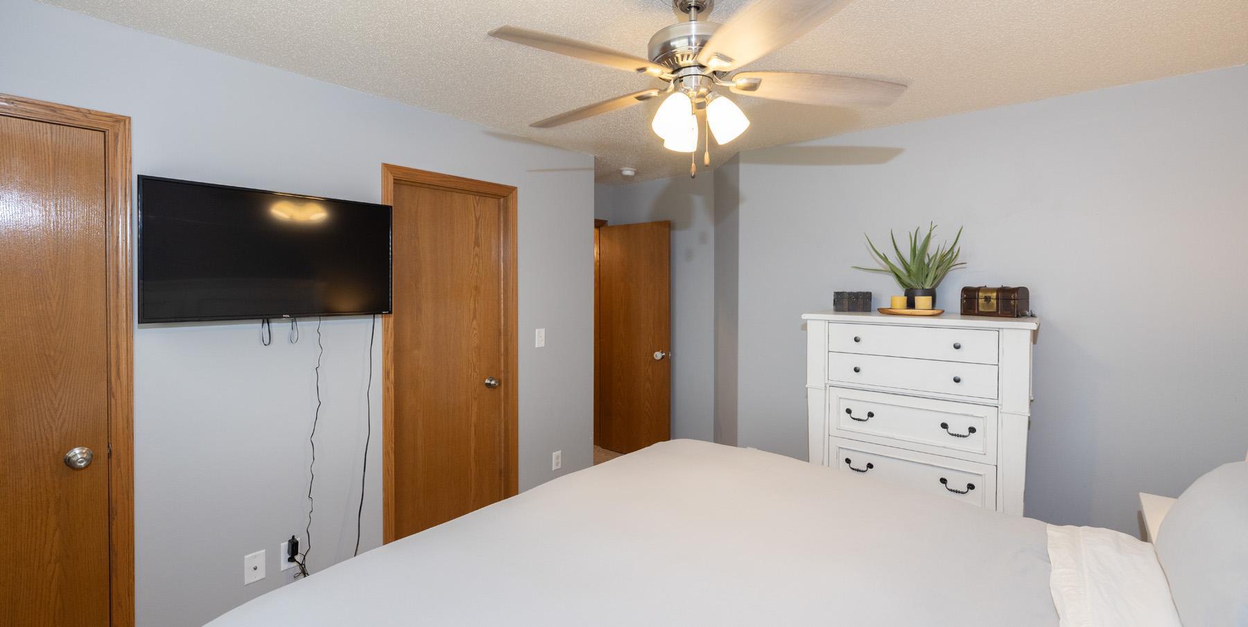 2006 single family home for sale at 1017 Westport Parkway in West Fargo, ND — 4 bed, 2 bath (photo 25 of 40)
